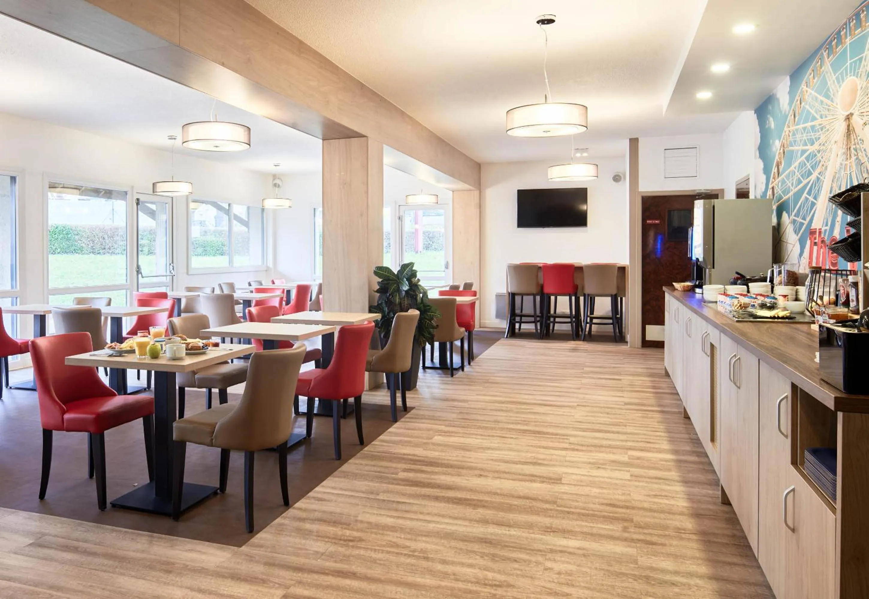 Restaurant/places to eat in B&B HOTEL Marne-la-Vallée Chelles