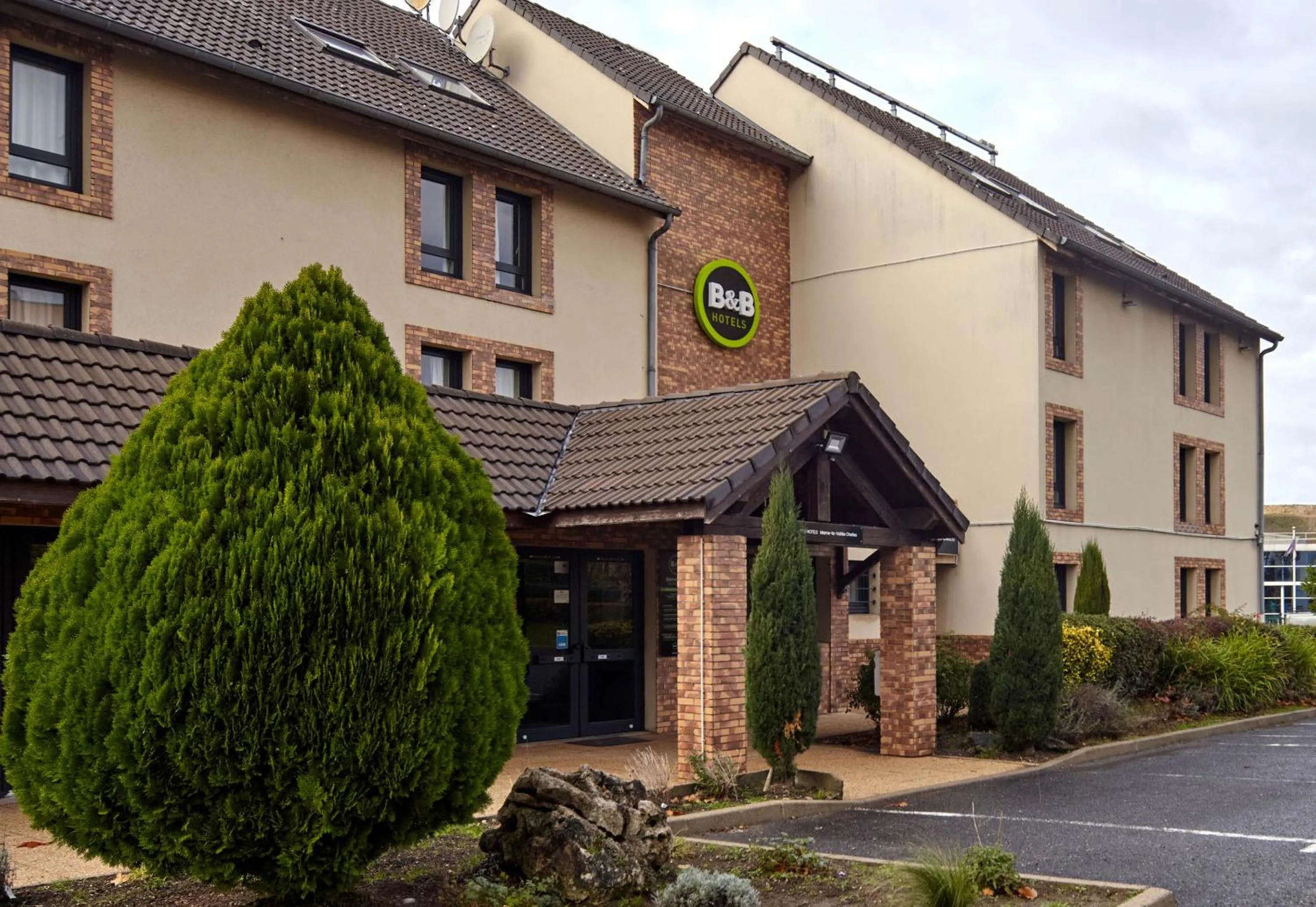 Property building in B&B HOTEL Marne-la-Vallée Chelles