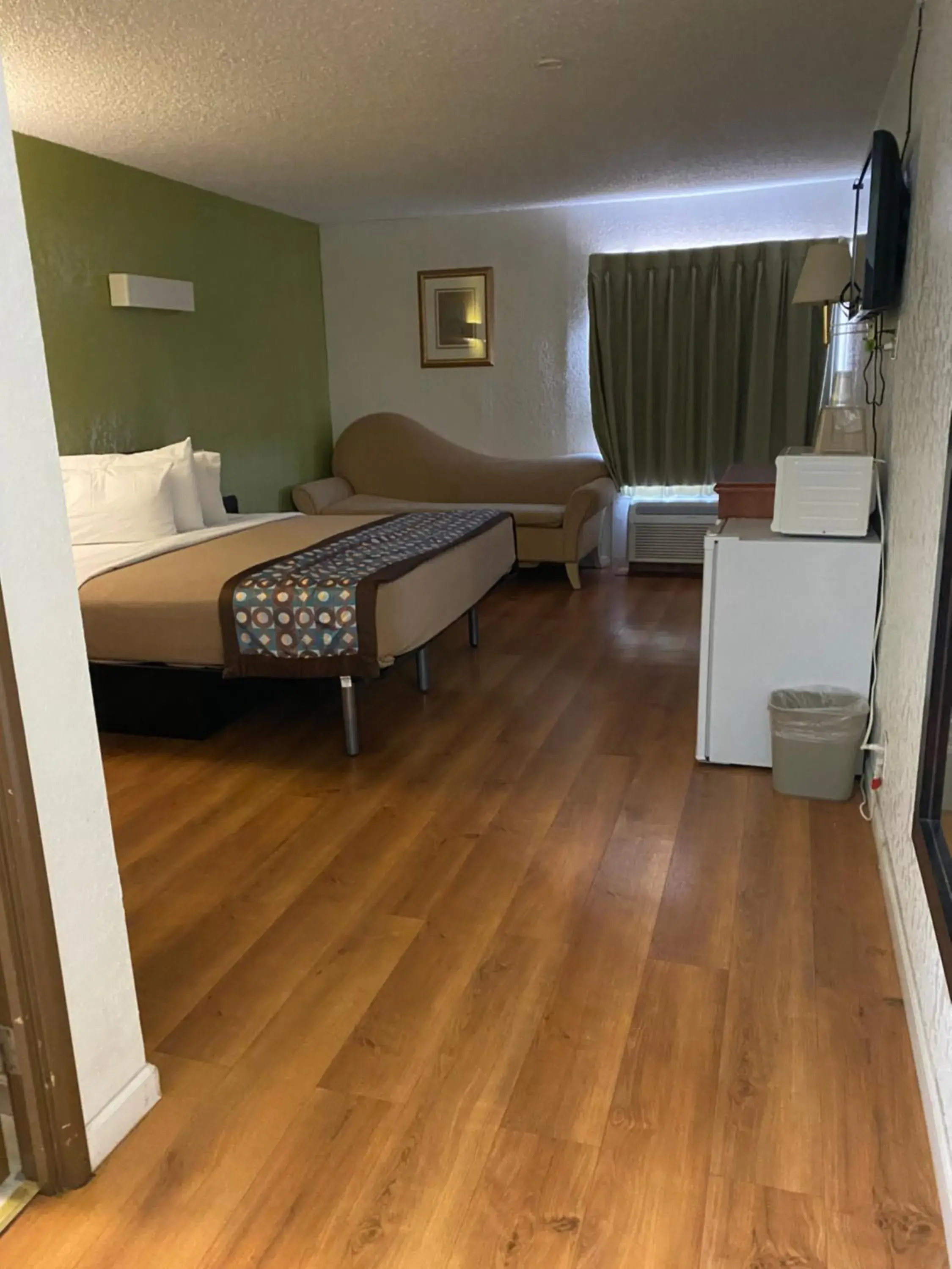 Photo of the whole room in Scottsbluff Inn Photo of the whole room in Scottsbluff Inn