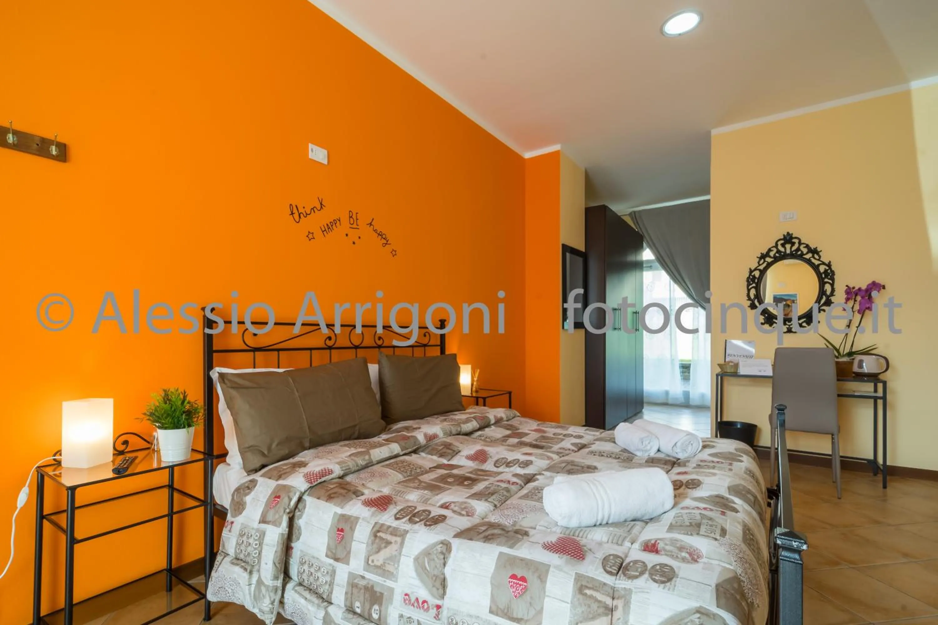 Photo of the whole room, Bed in BlueLake Inn