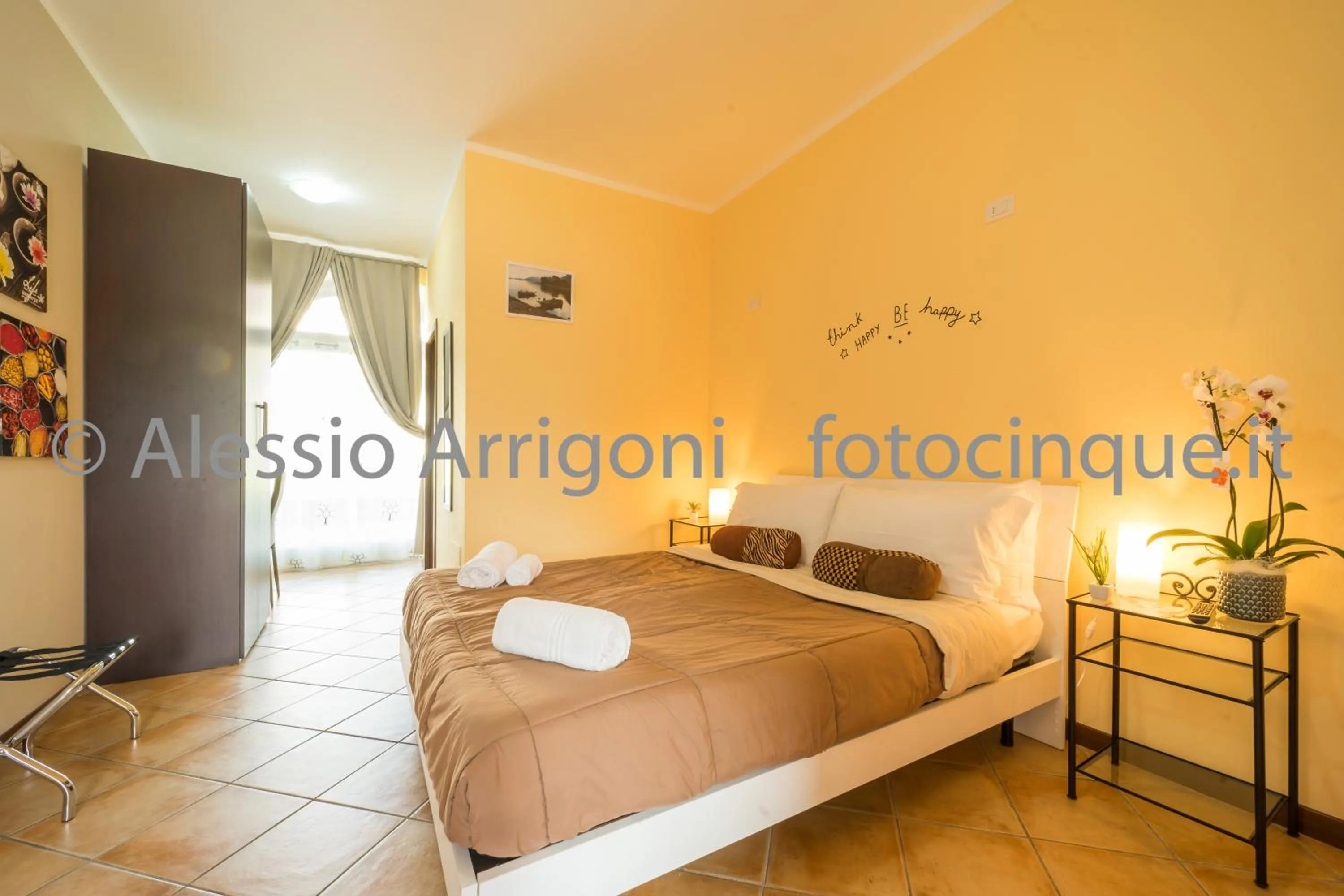 Photo of the whole room, Bed in BlueLake Inn