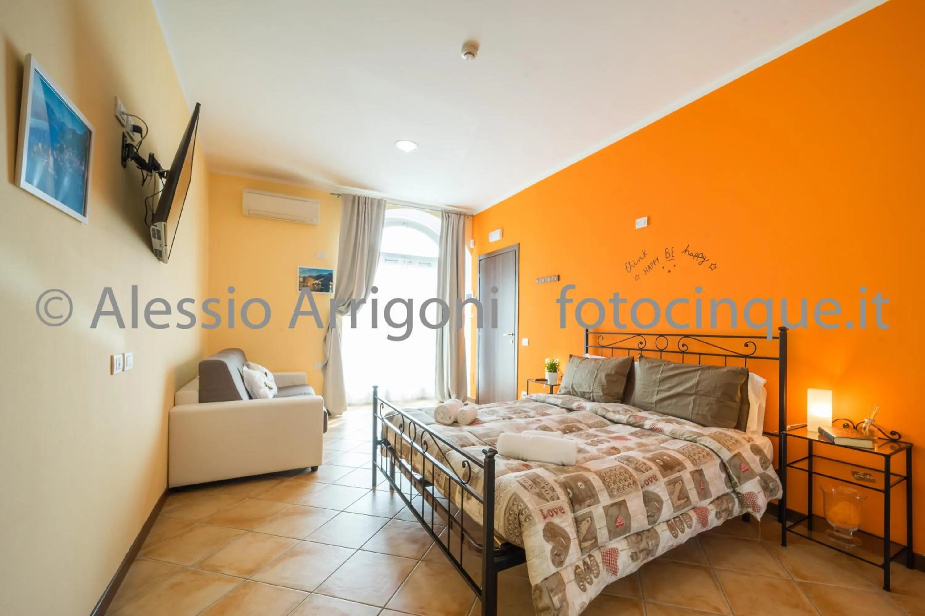 Photo of the whole room, Bed in BlueLake Inn