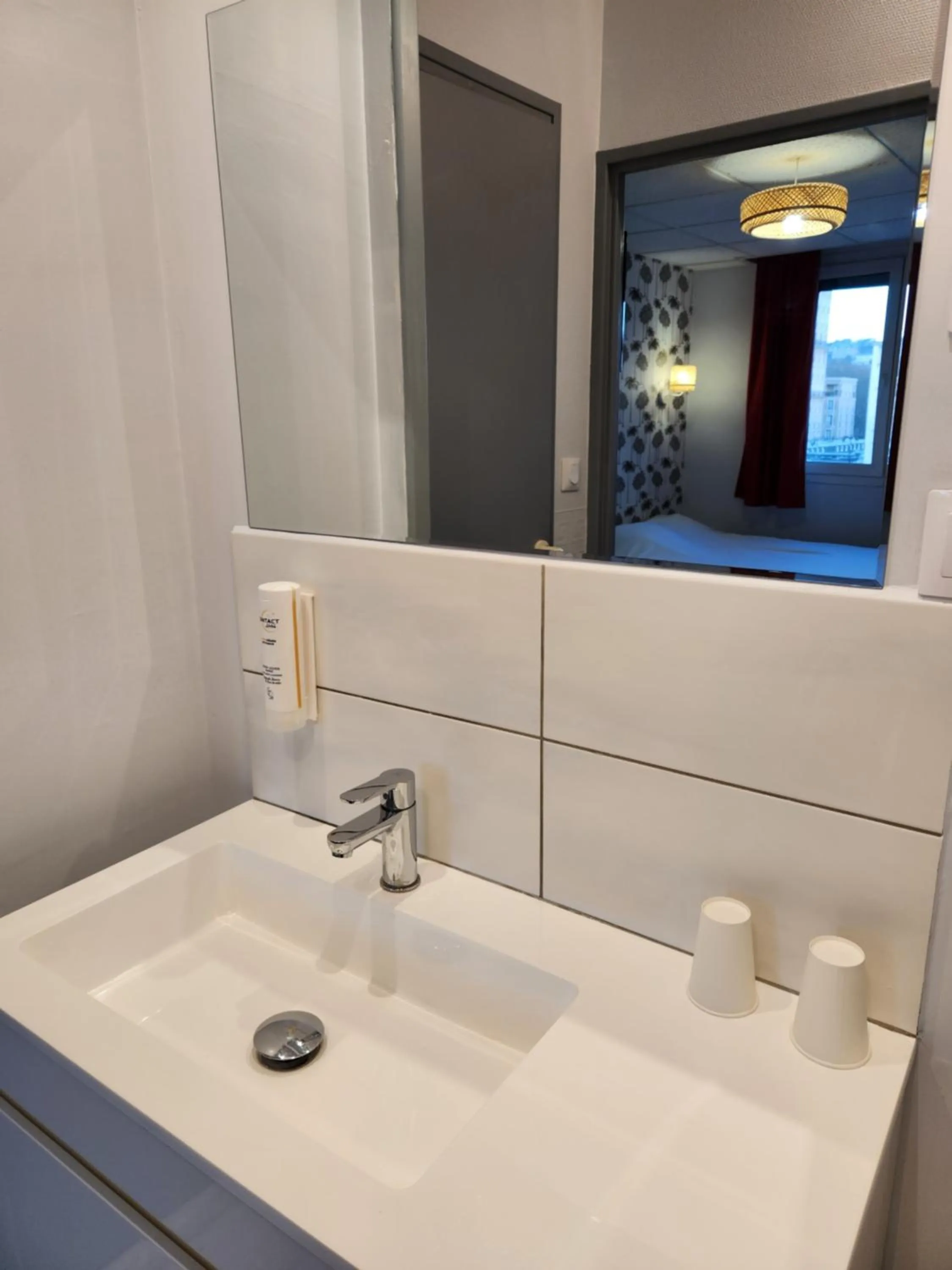 Bathroom in Hôtel Le Petit Vatel - Centre ville & Plage