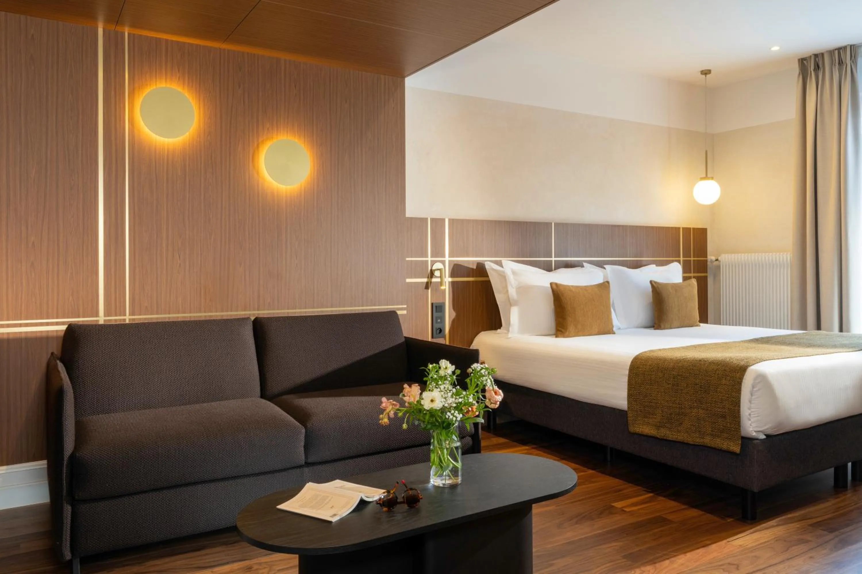 Seating area, Bed in Hotel Le Colombier