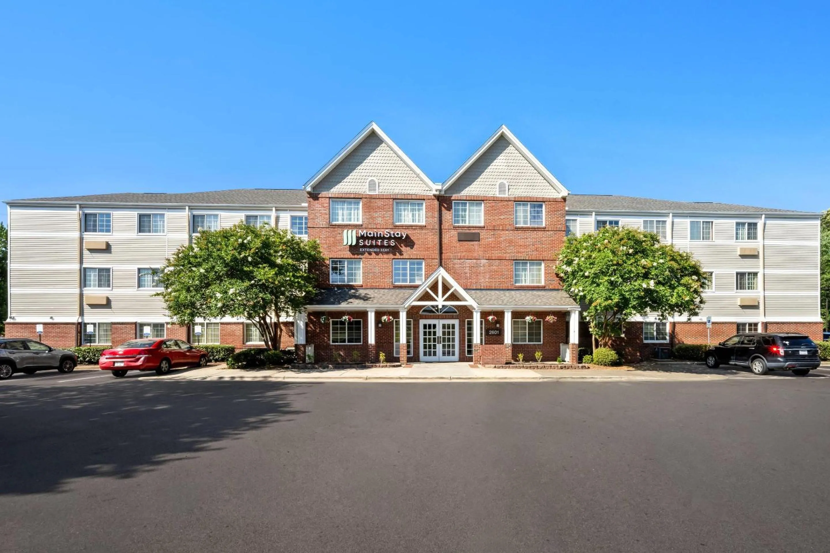 Property building in MainStay Suites Raleigh North