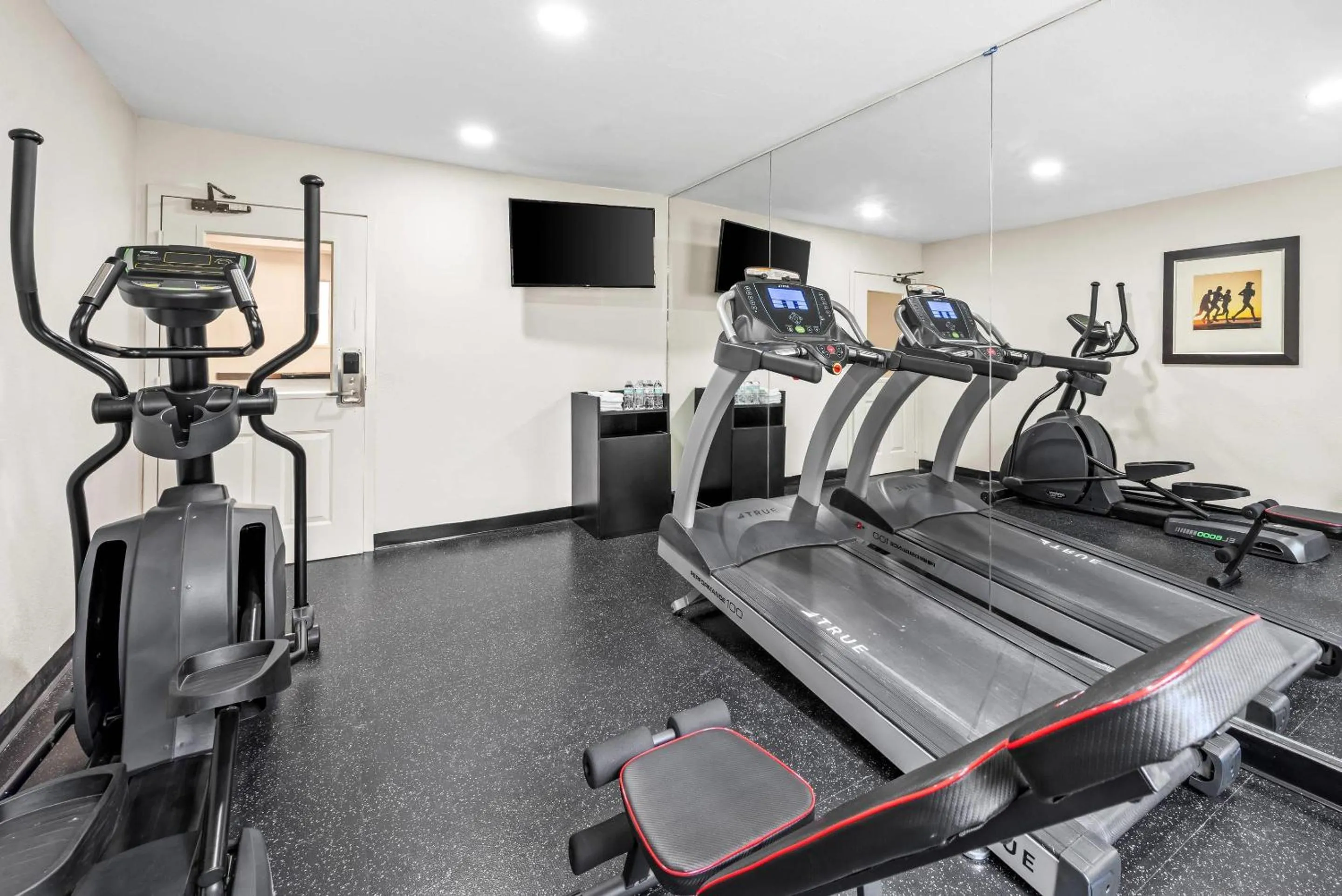 Fitness centre/facilities in MainStay Suites Raleigh North