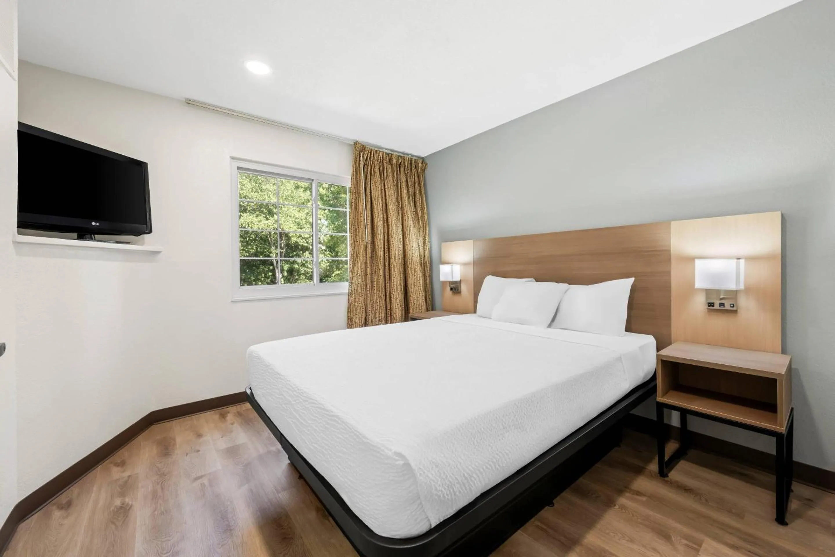 Bedroom in MainStay Suites Raleigh North