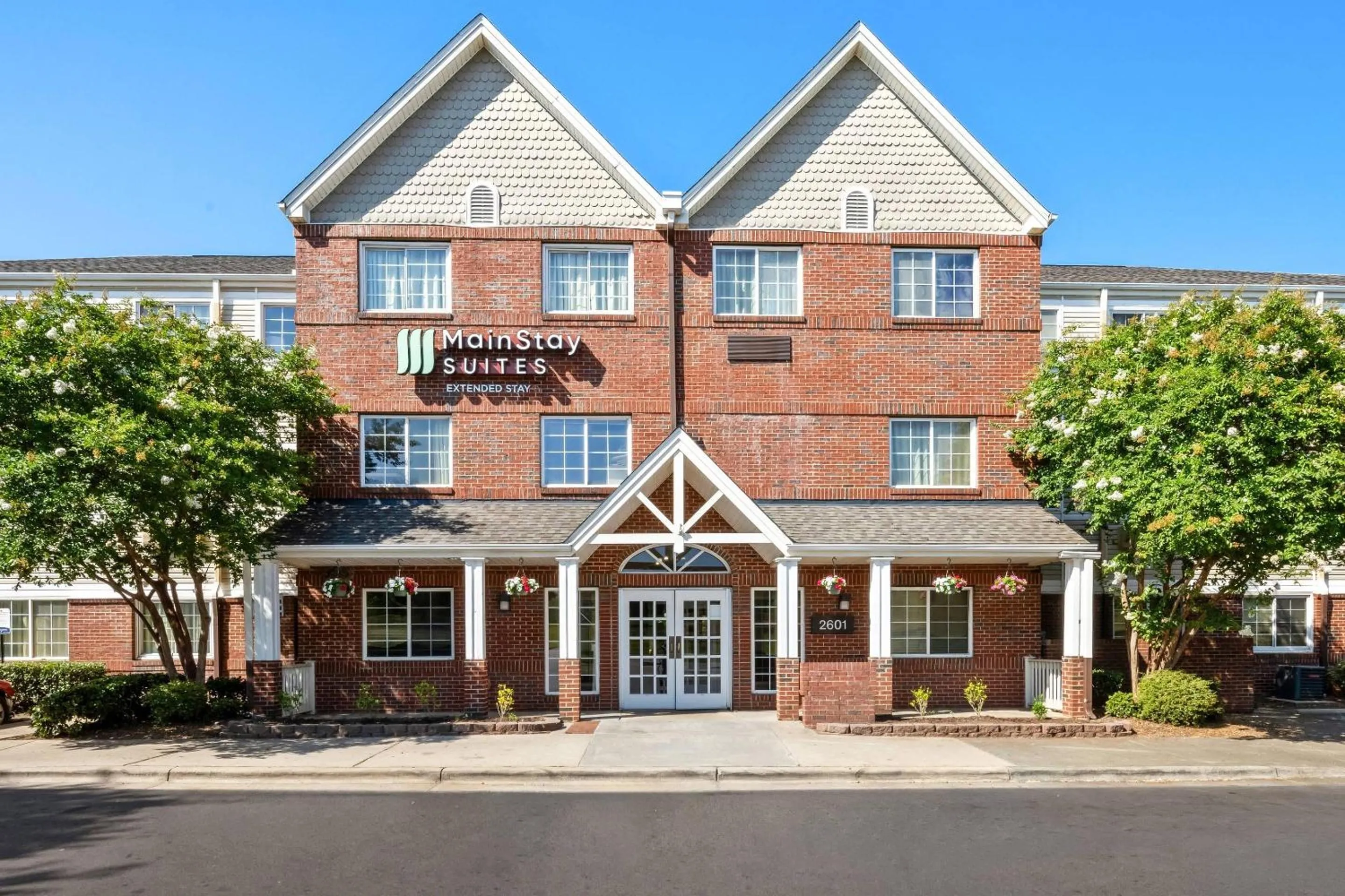 Property building in MainStay Suites Raleigh North