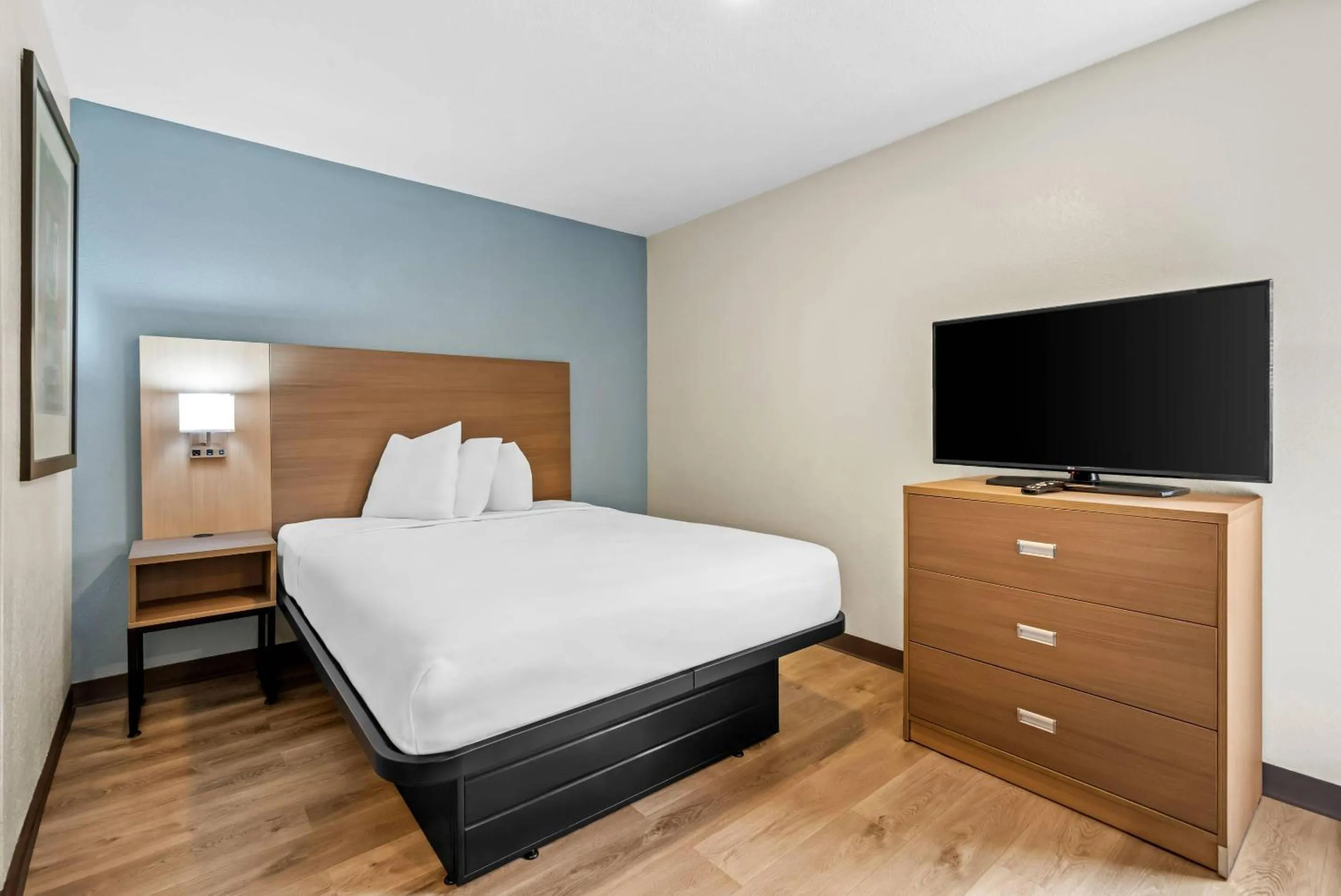 Bedroom in MainStay Suites Raleigh North