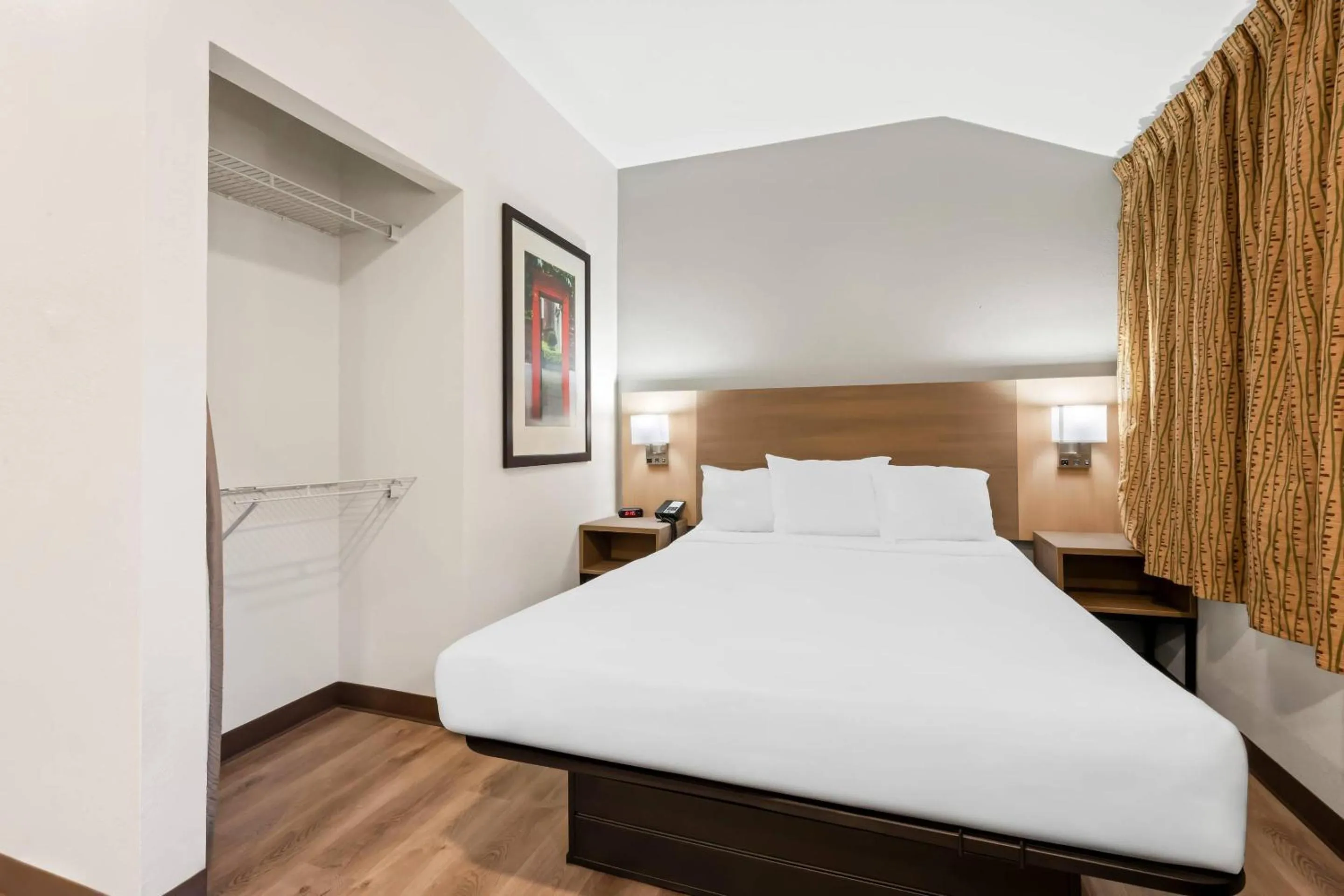 Bedroom in MainStay Suites Raleigh North