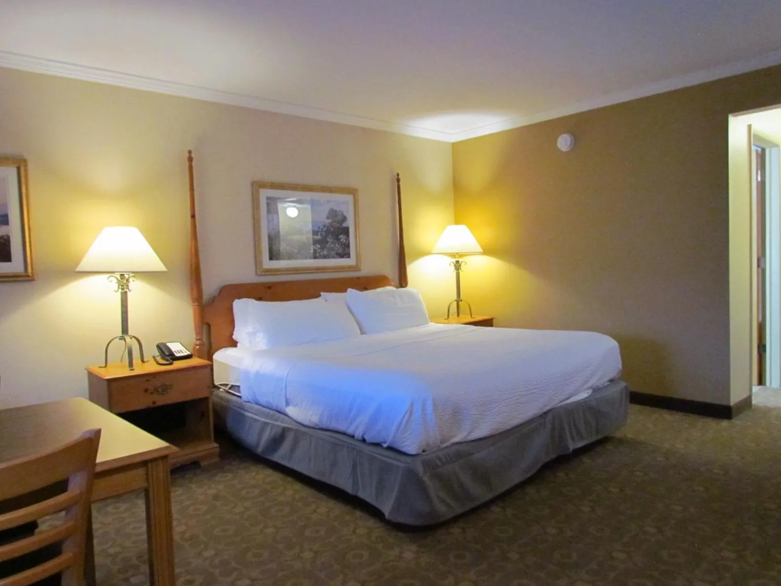 Bedroom, Bed in Magnuson Grand Pioneer Inn and Suites