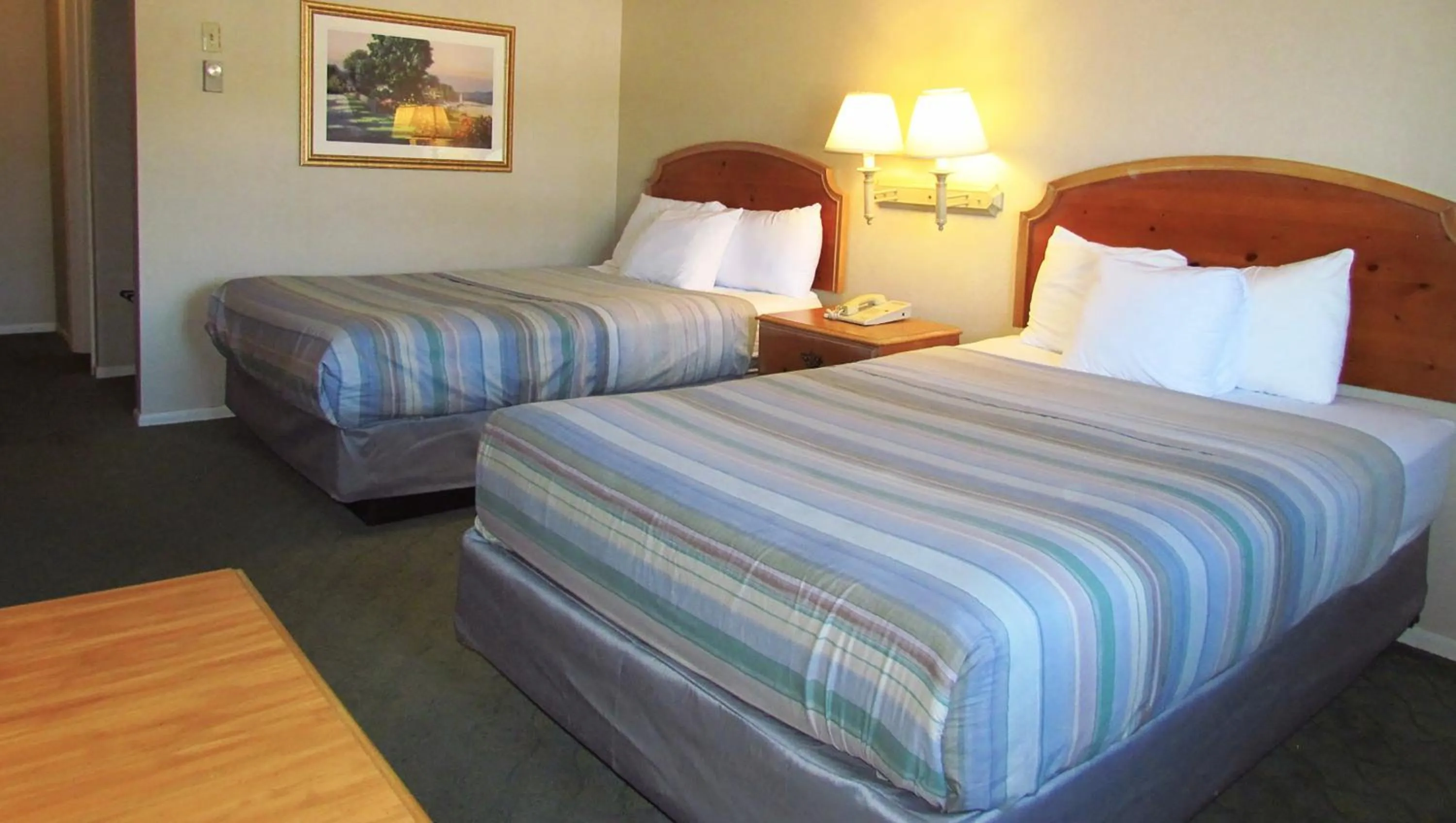 Bedroom, Bed in Magnuson Grand Pioneer Inn and Suites