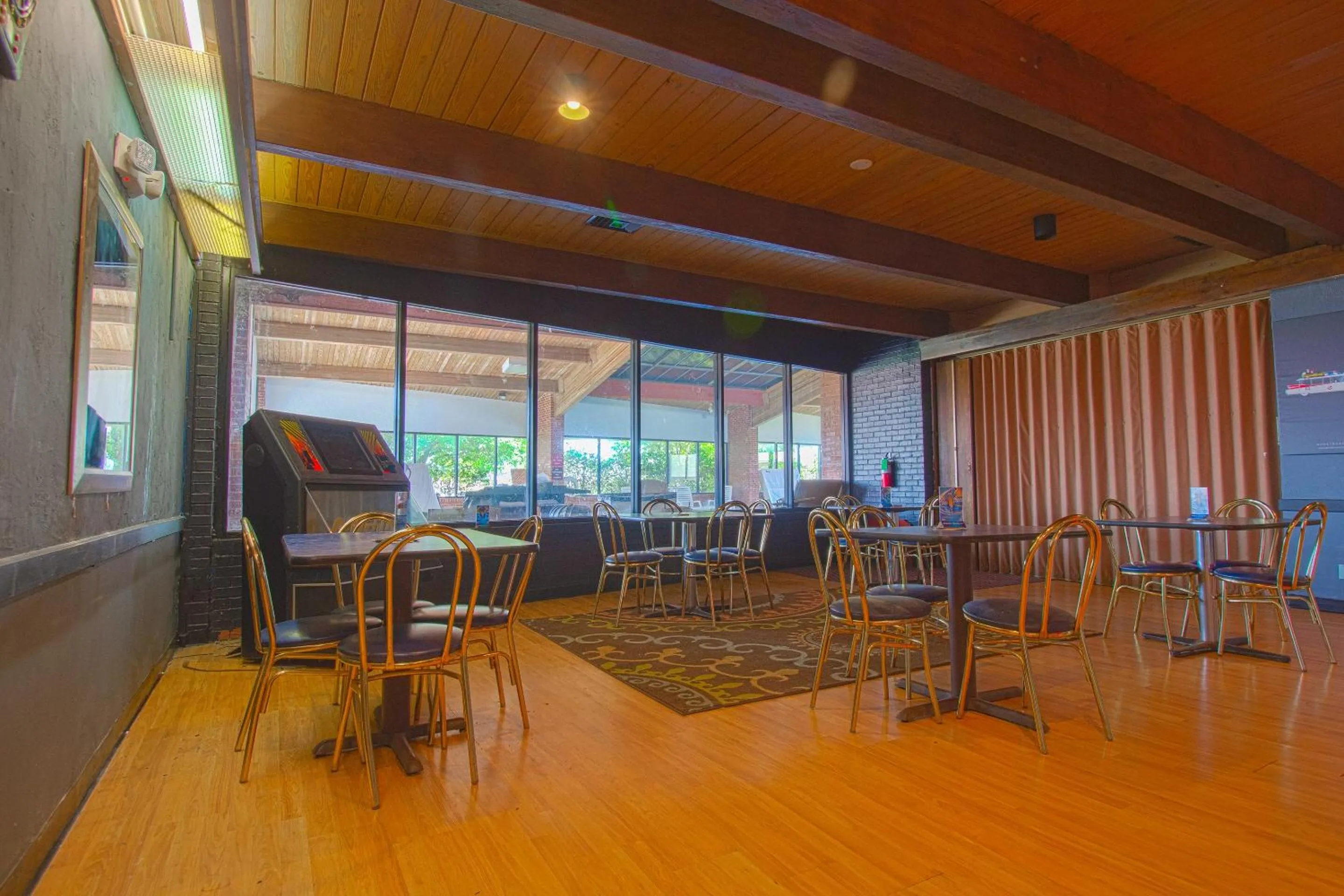 Restaurant/places to eat in American Best Inn By OYO I-35 Perry near Lake McMurtry