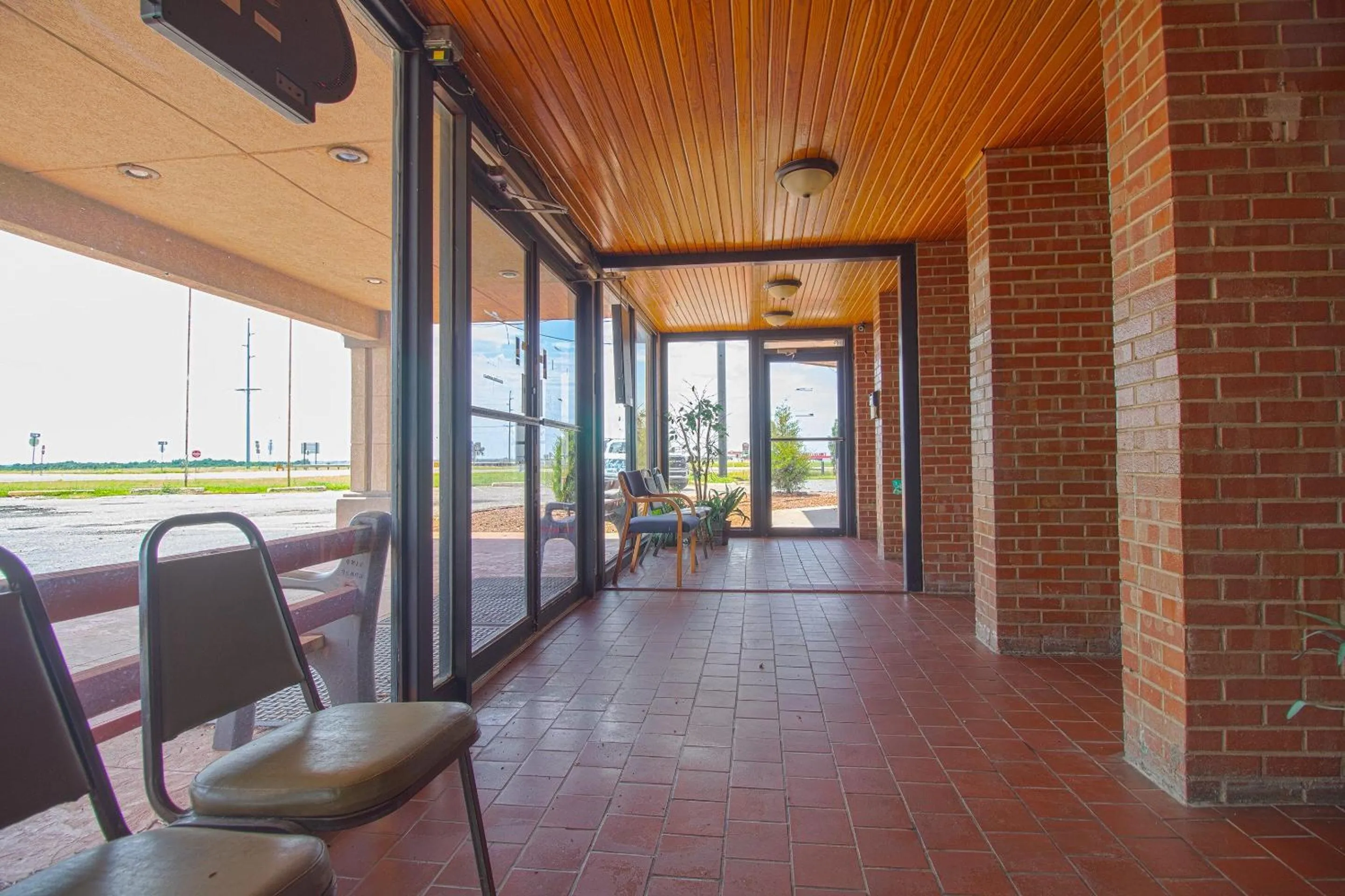 Lobby or reception in American Best Inn By OYO I-35 Perry near Lake McMurtry