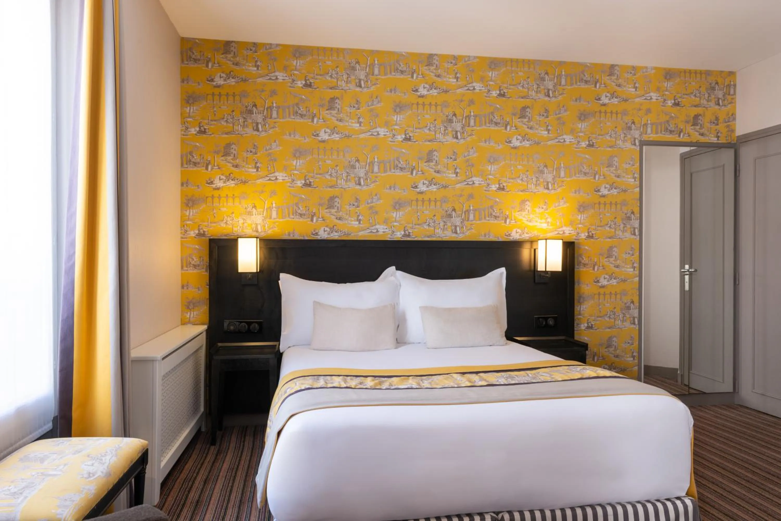 Bedroom, Bed in Hôtel France d'Antin Opéra