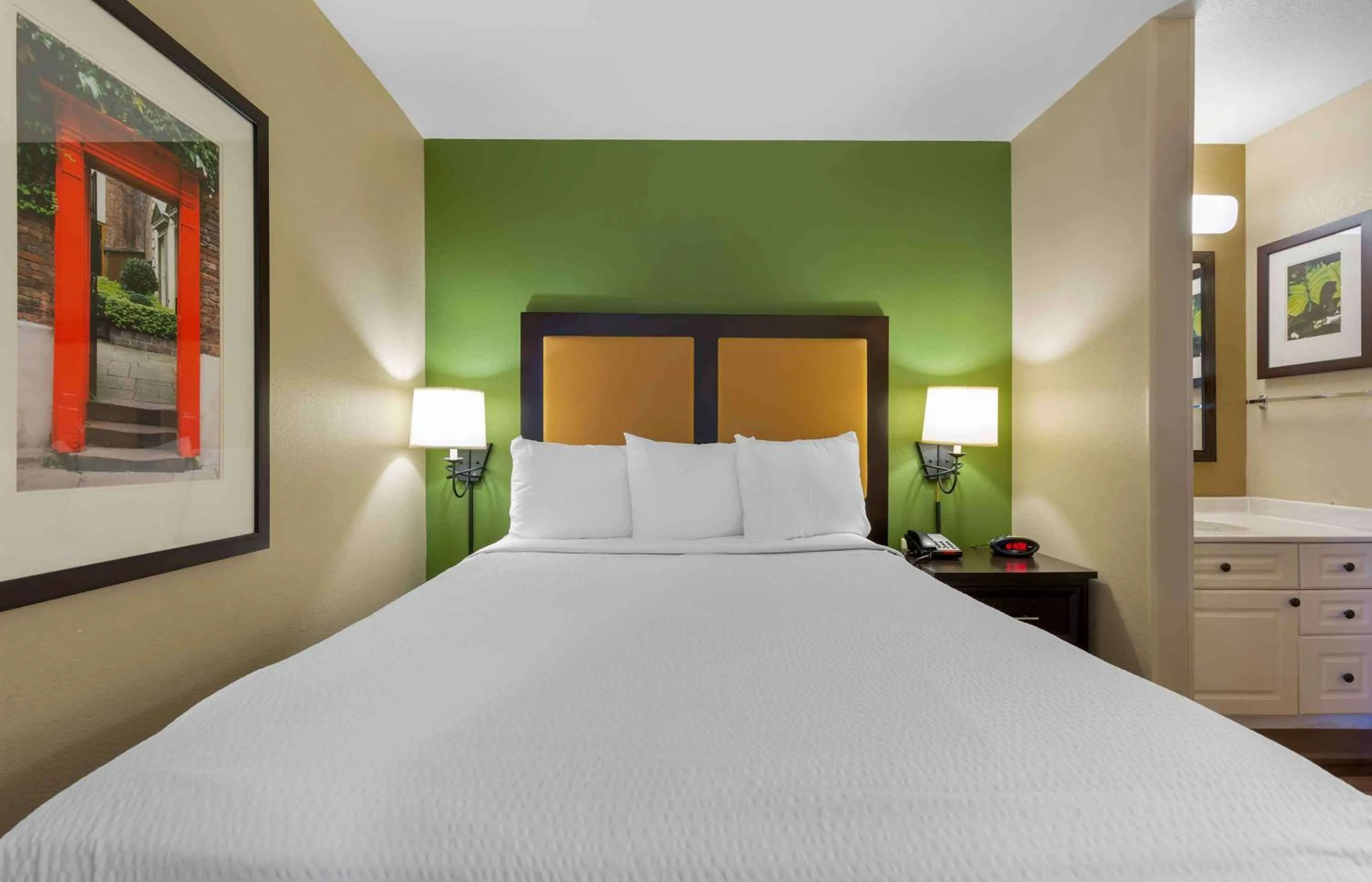 Bedroom, Bed in Extended Stay America Suites - Washington, DC - Chantilly - Airport