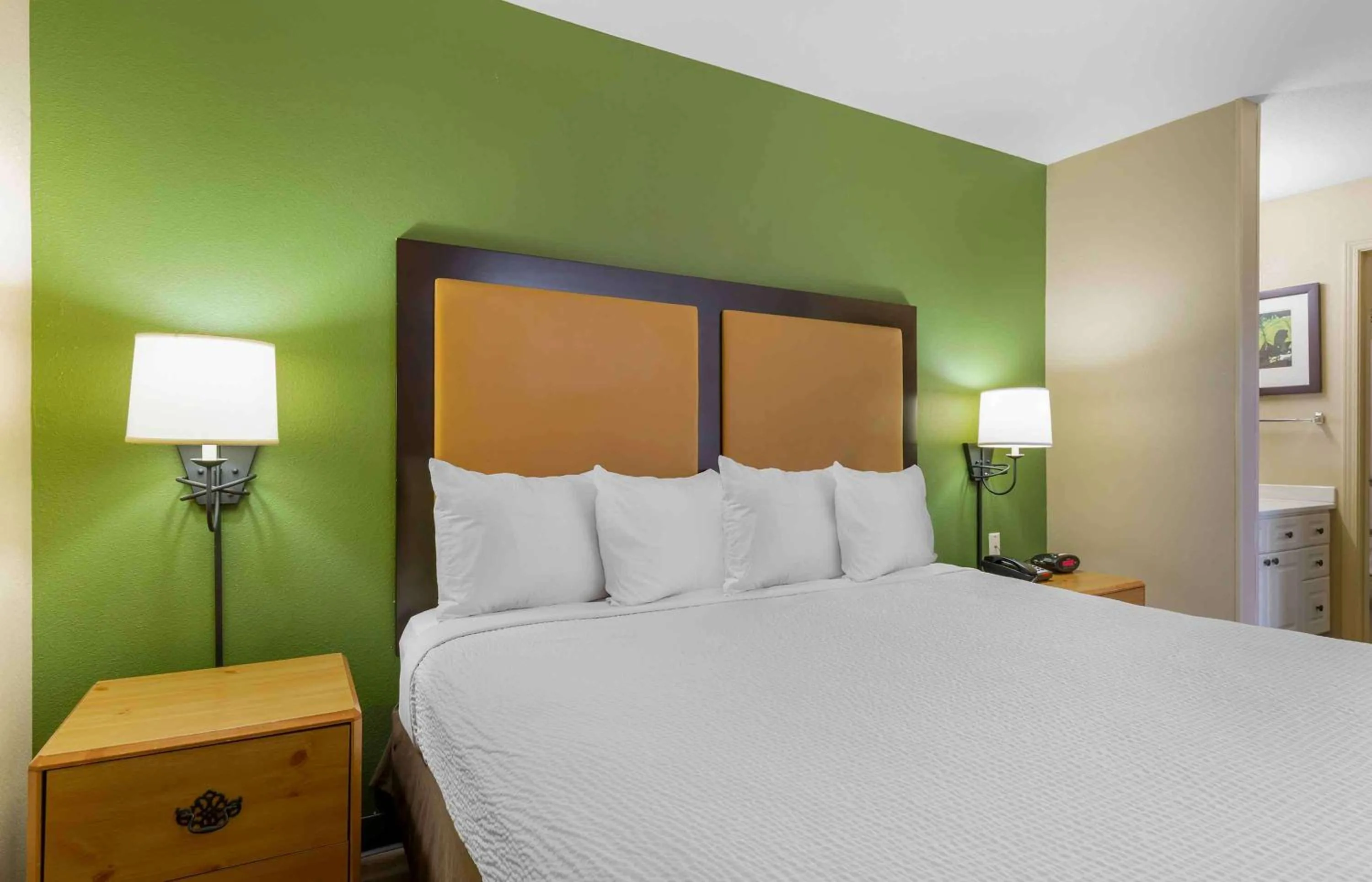 Bedroom, Bed in Extended Stay America Suites - Washington, DC - Chantilly - Airport