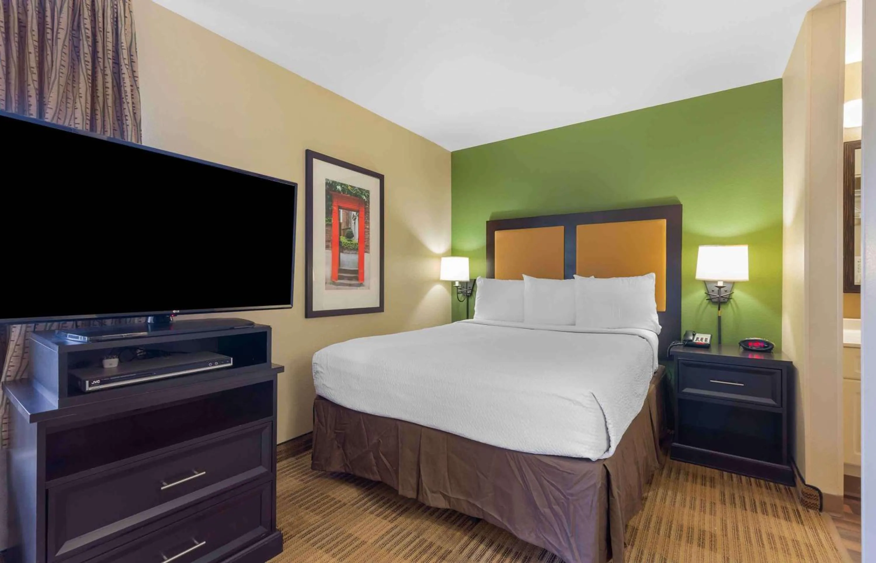Bedroom, Bed in Extended Stay America Suites - Washington, DC - Chantilly - Airport
