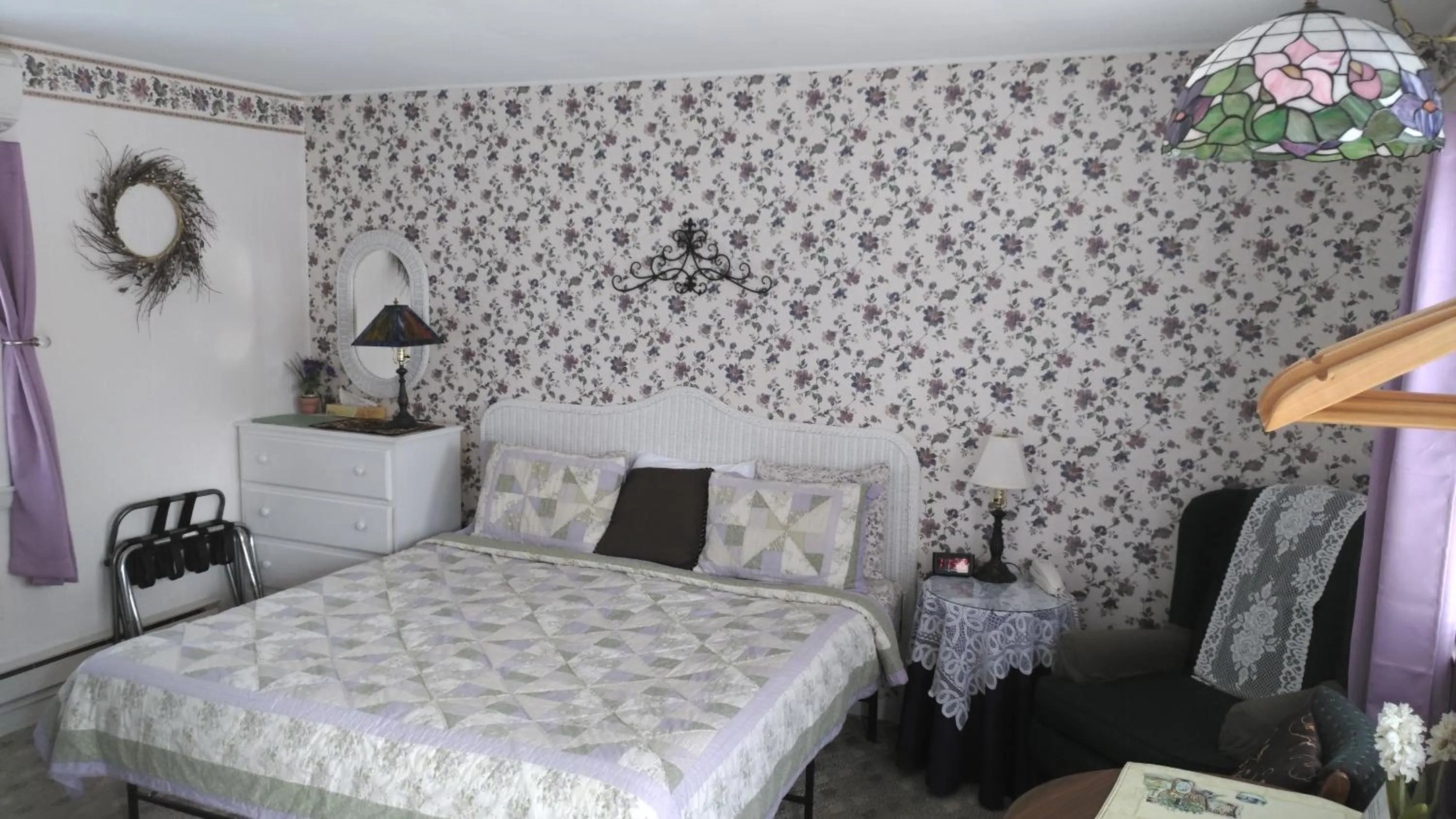 Bed in Midway Lodging