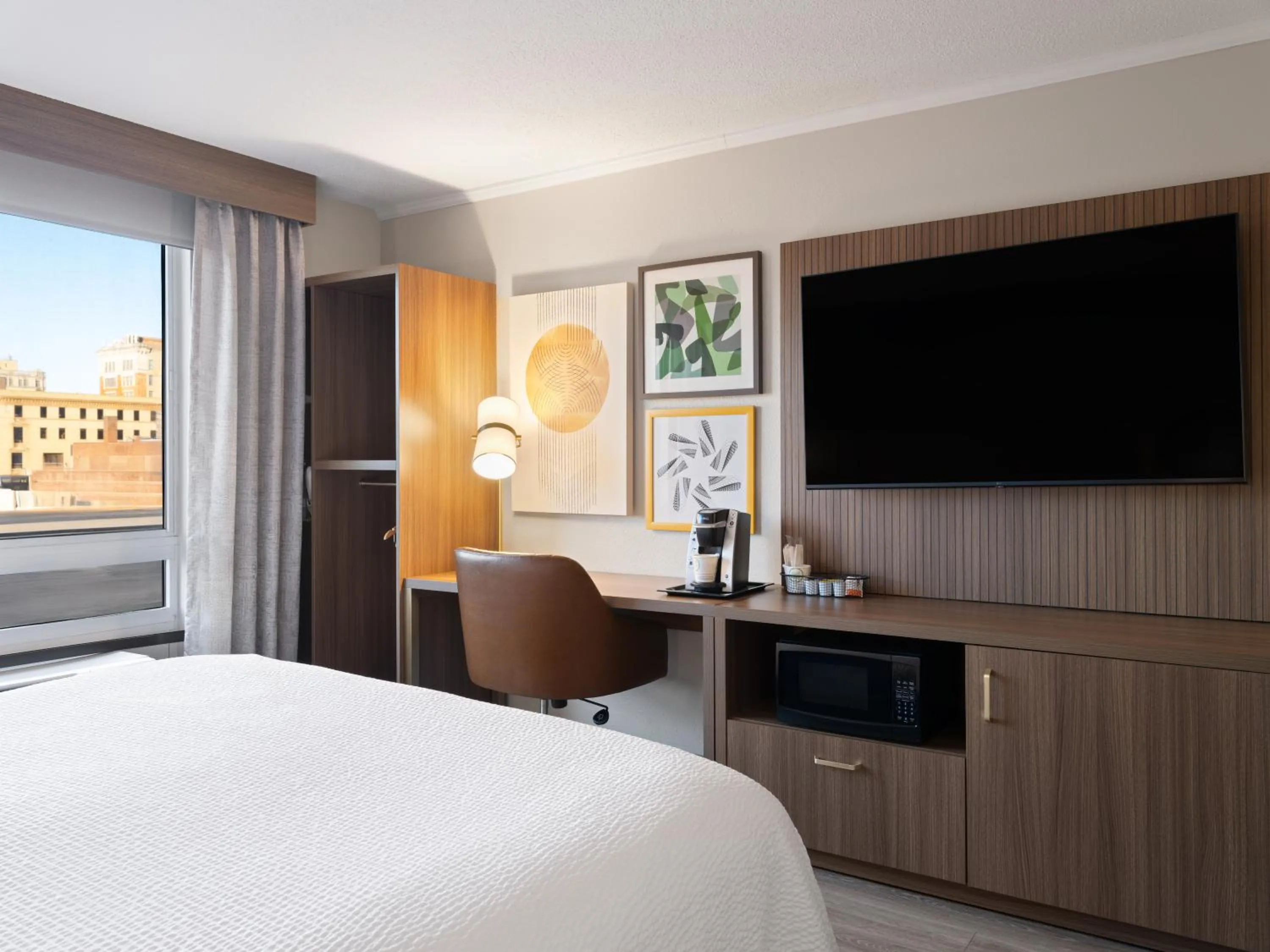 Bed in Holiday Inn Portsmouth Downtown by IHG