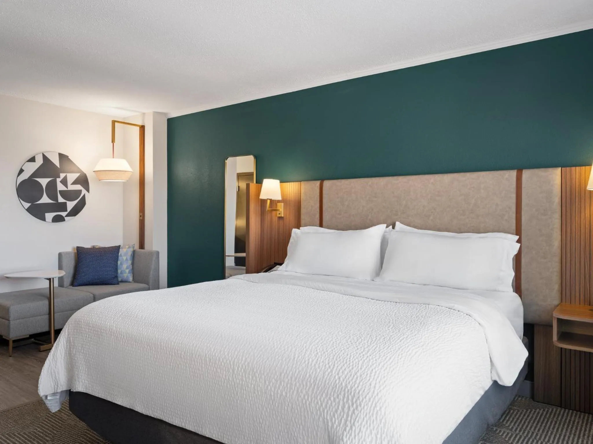 Photo of the whole room, Bed in Holiday Inn Portsmouth Downtown by IHG