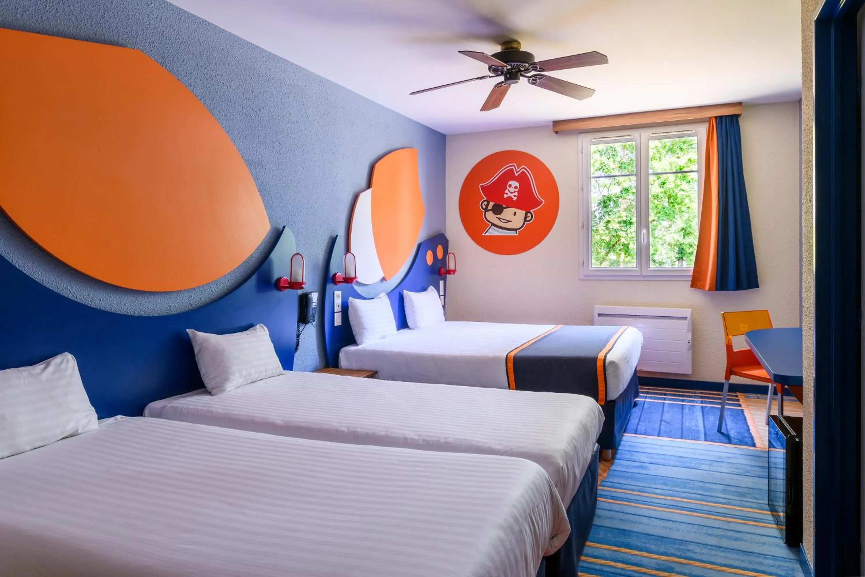 Photo of the whole room, Bed in Explorers Hotel Marne-la-Vallée