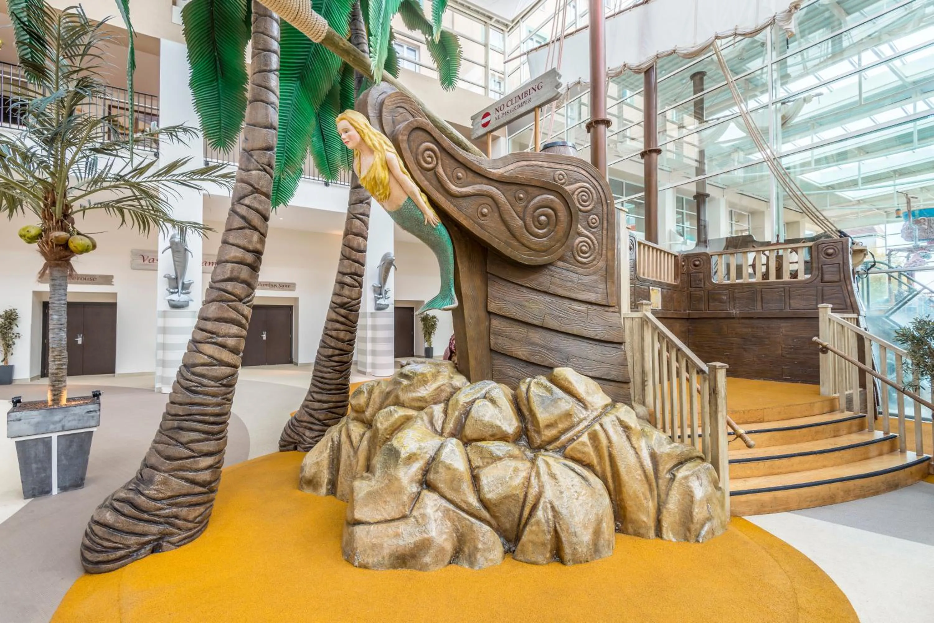 Children play ground in Explorers Hotel Marne-la-Vallée