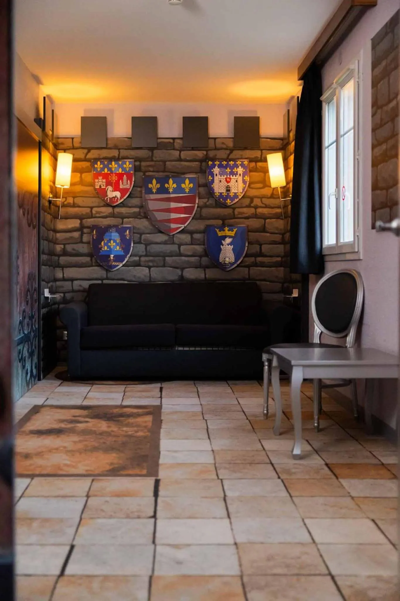 Seating area in Explorers Hotel Marne-la-Vallée
