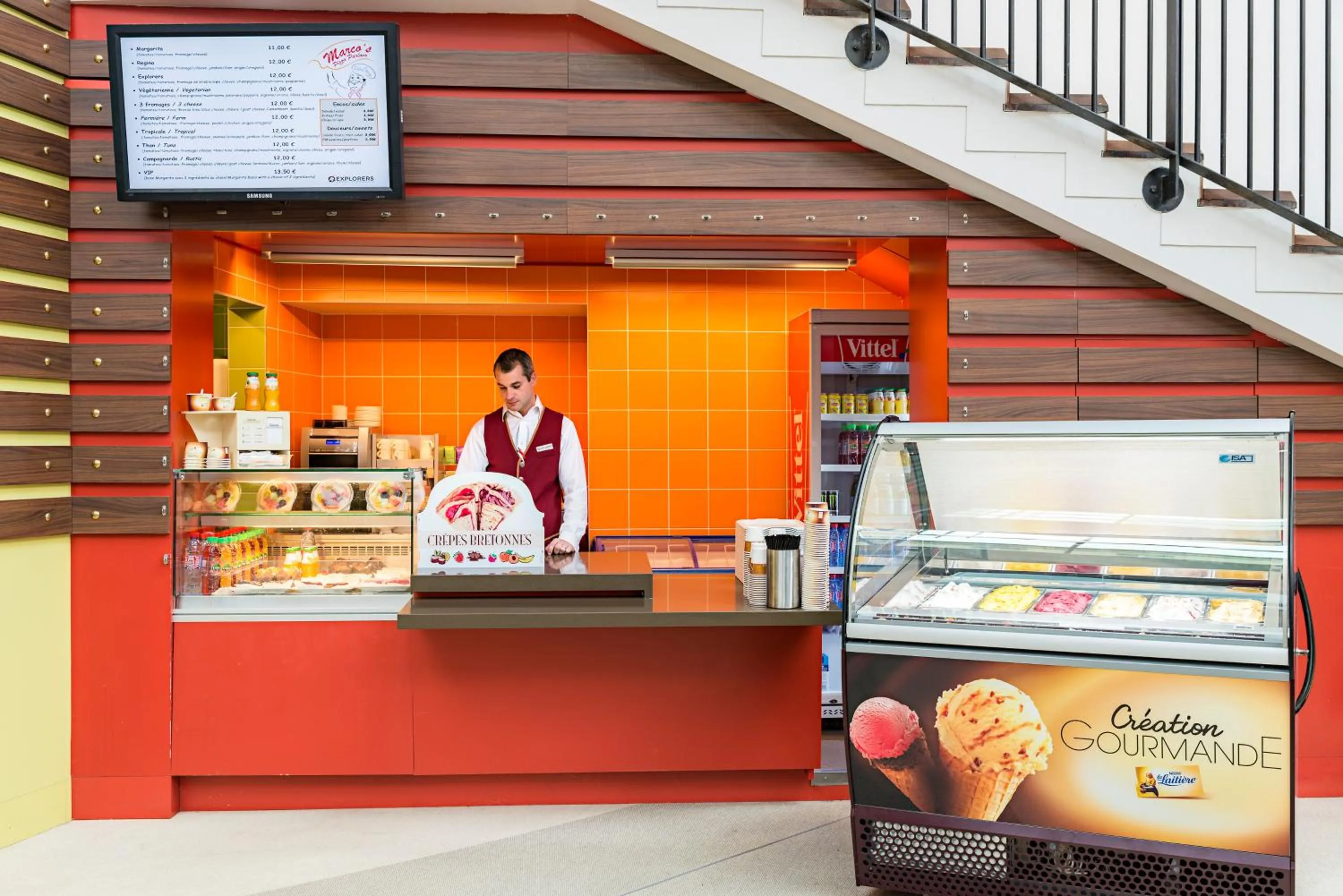 Meals in Explorers Hotel Marne-la-Vallée