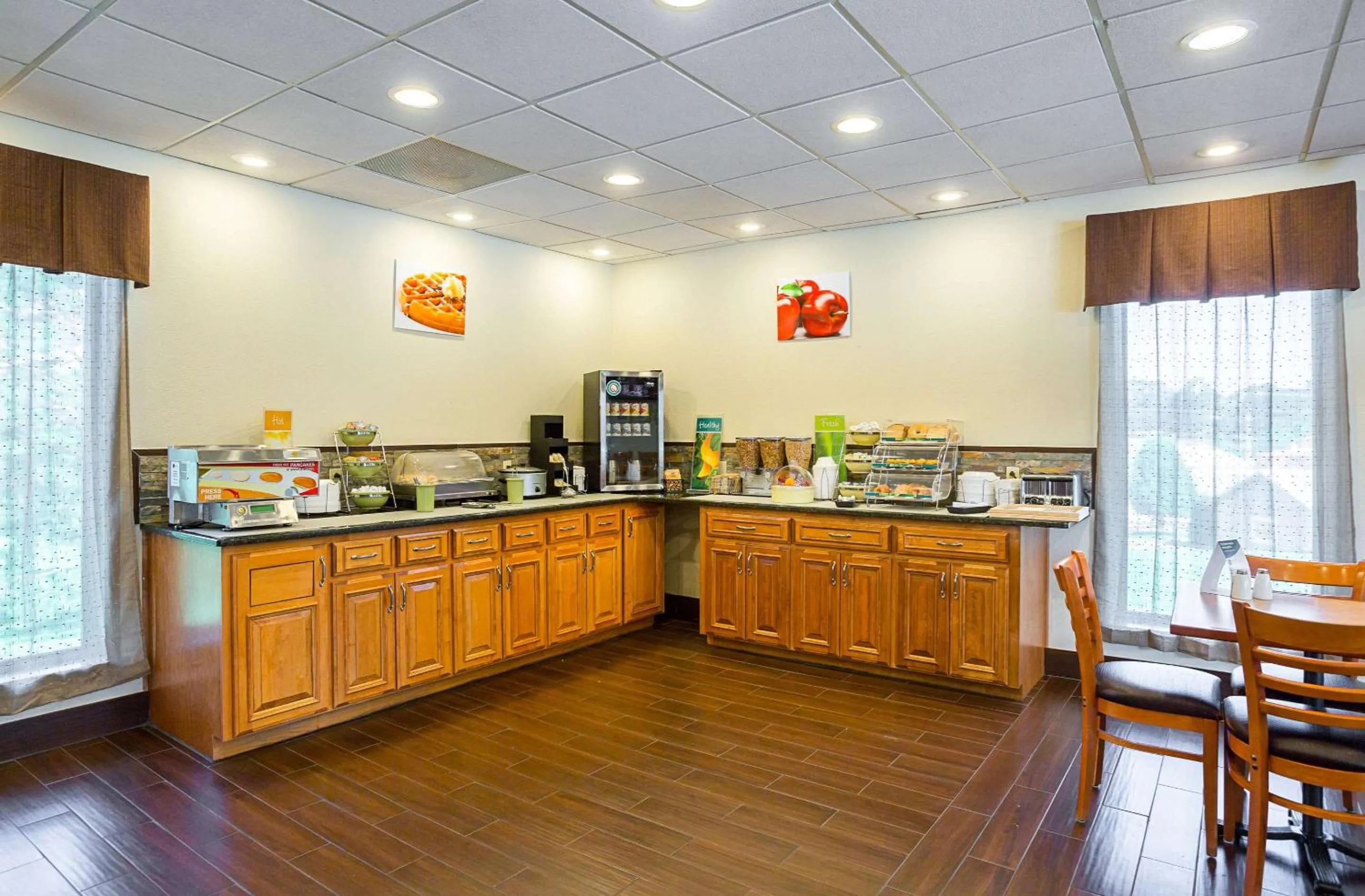 Restaurant/places to eat in Quality Inn Hurricane Mills I-40