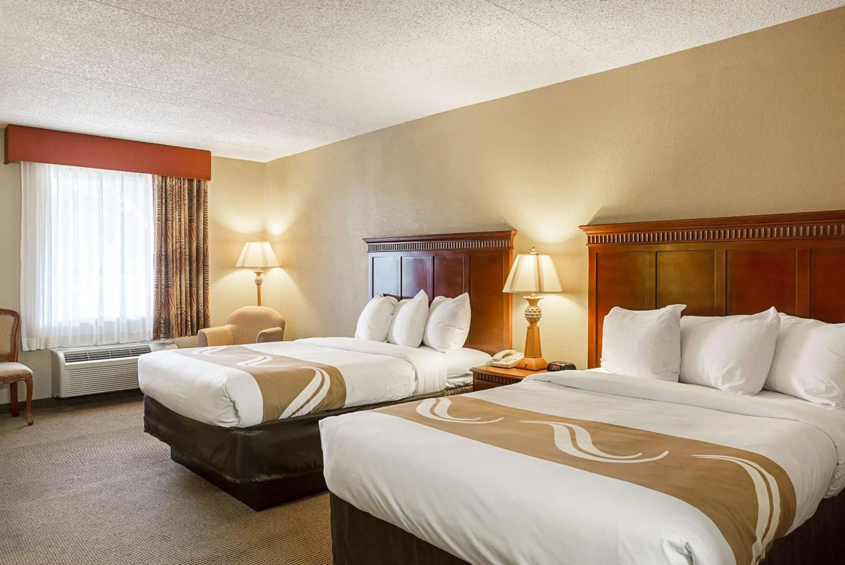 Photo of the whole room, Bed in Quality Inn Hurricane Mills I-40