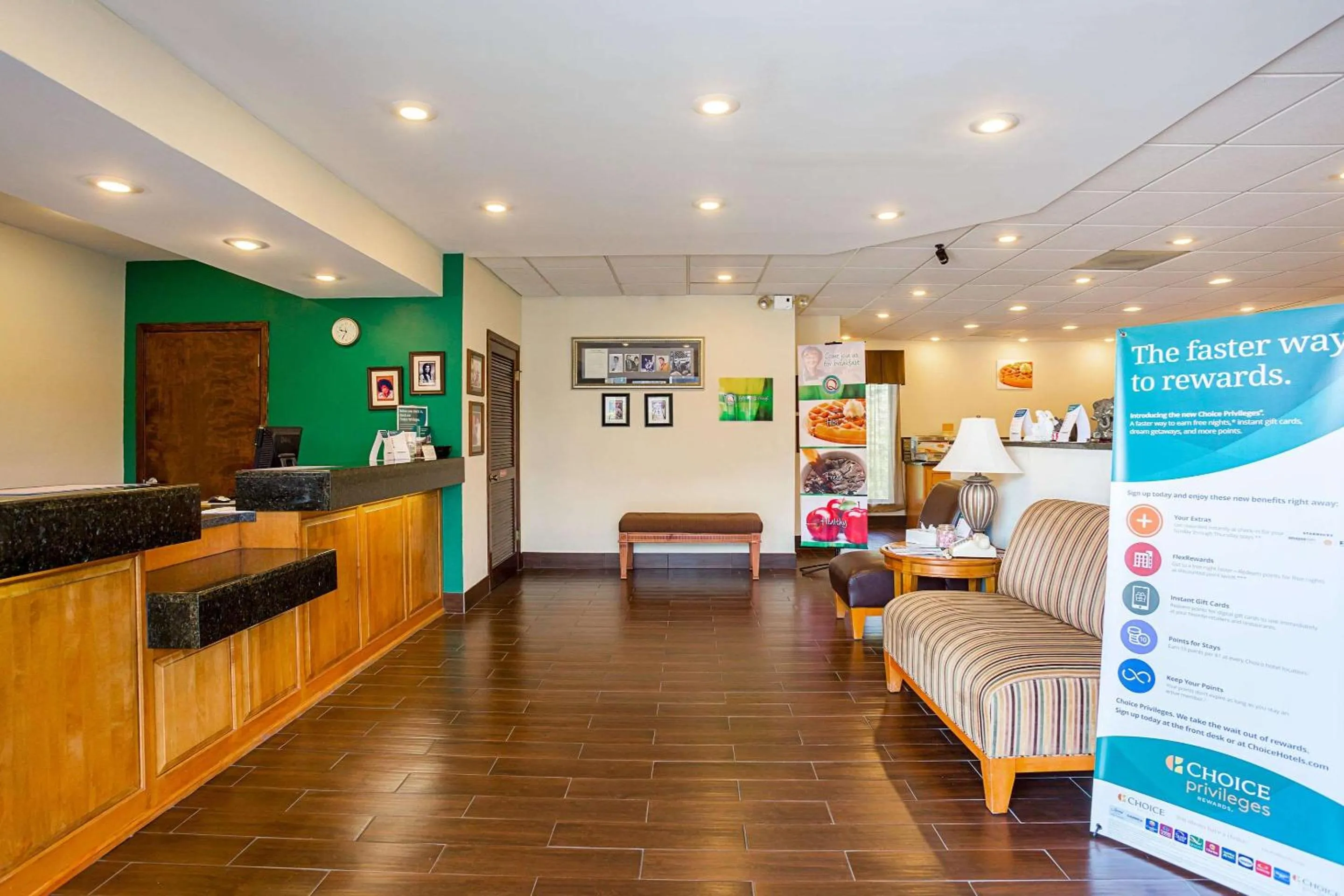 Lobby or reception in Quality Inn Hurricane Mills I-40