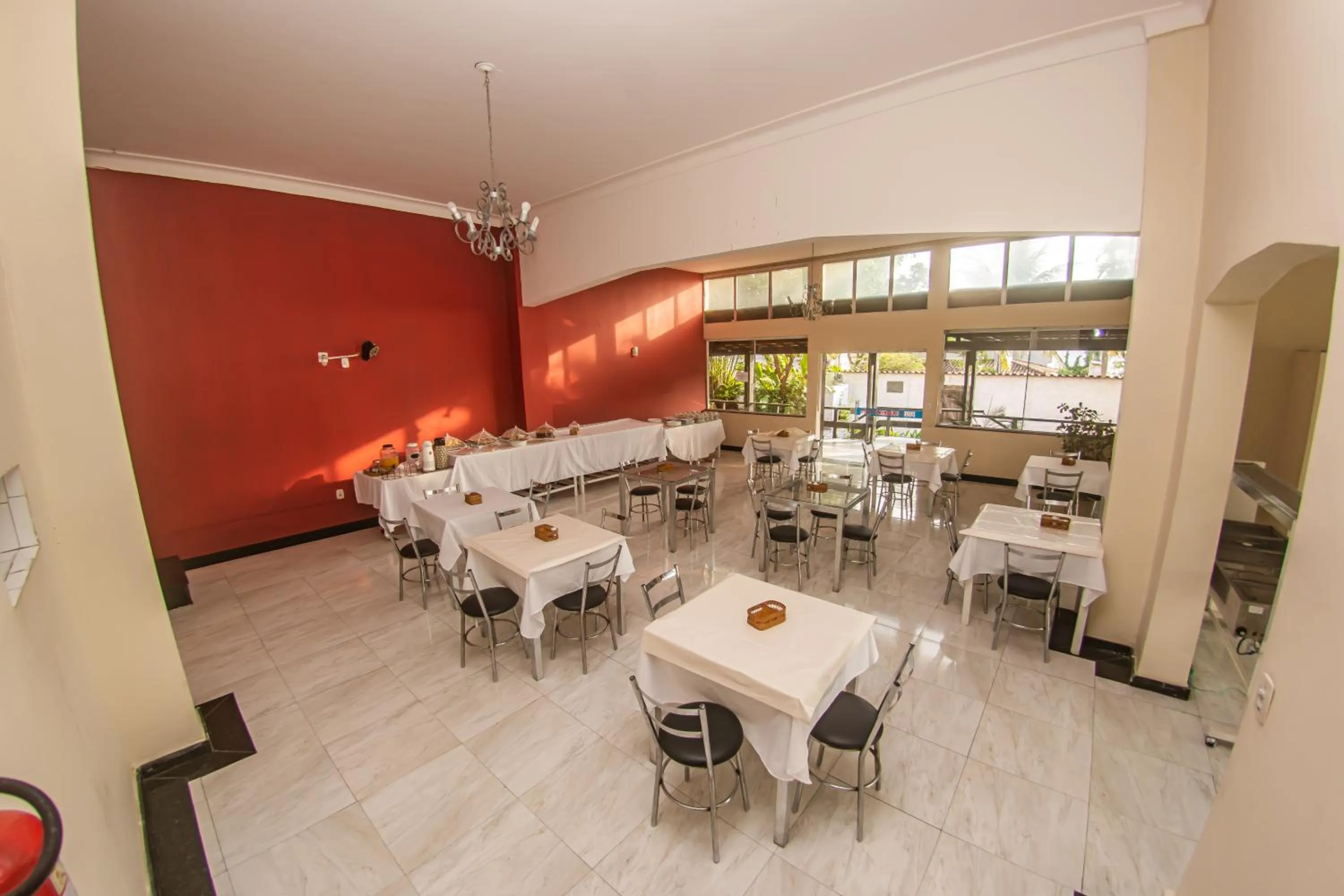 Restaurant/Places to Eat in Pousada Pargos