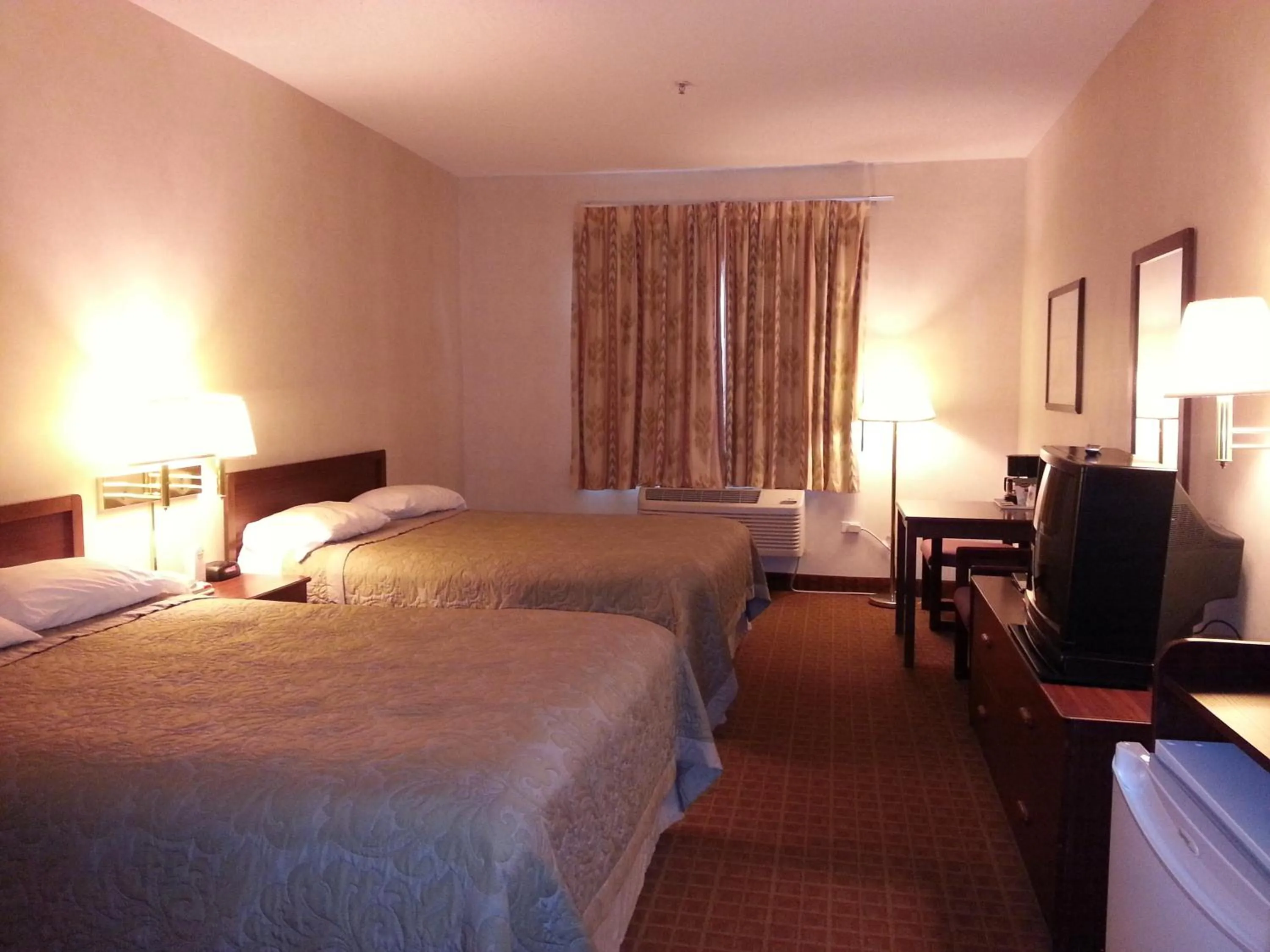 Photo of the whole room, Bed in Super 8 by Wyndham Page/Lake Powell