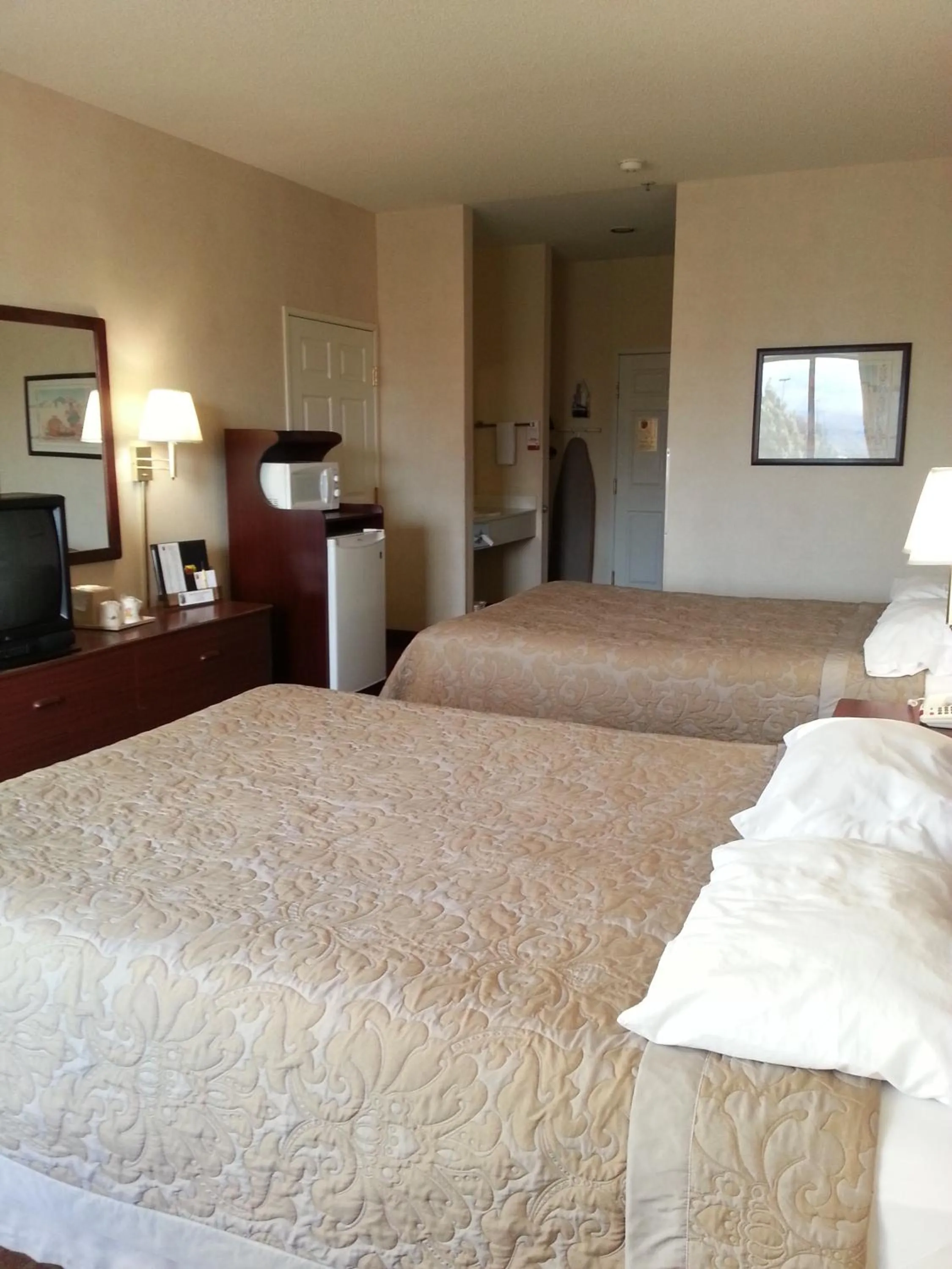 Photo of the whole room, Bed in Super 8 by Wyndham Page/Lake Powell