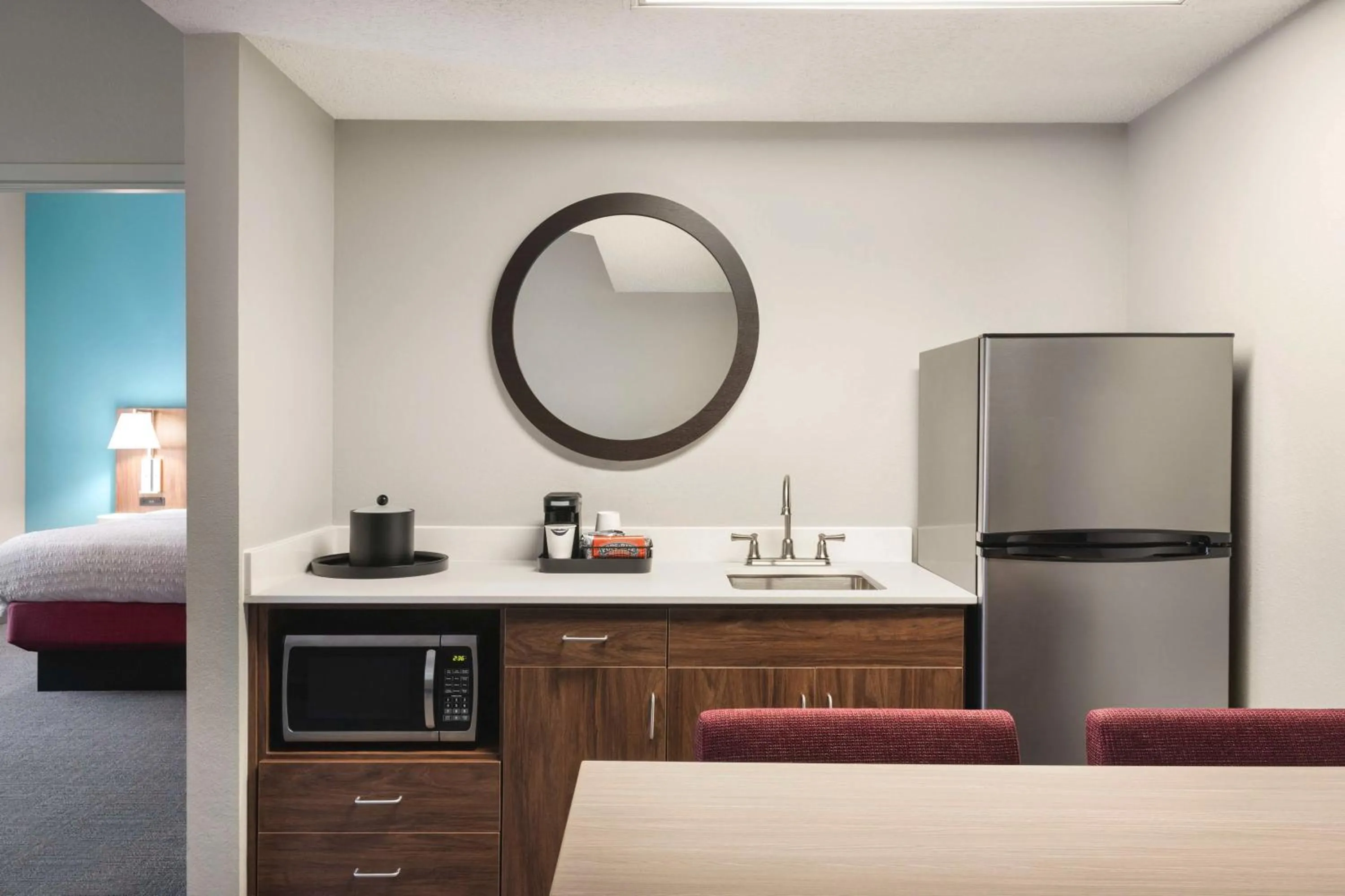 Kitchen or kitchenette, Bed in Hampton Inn & Suites Springfield