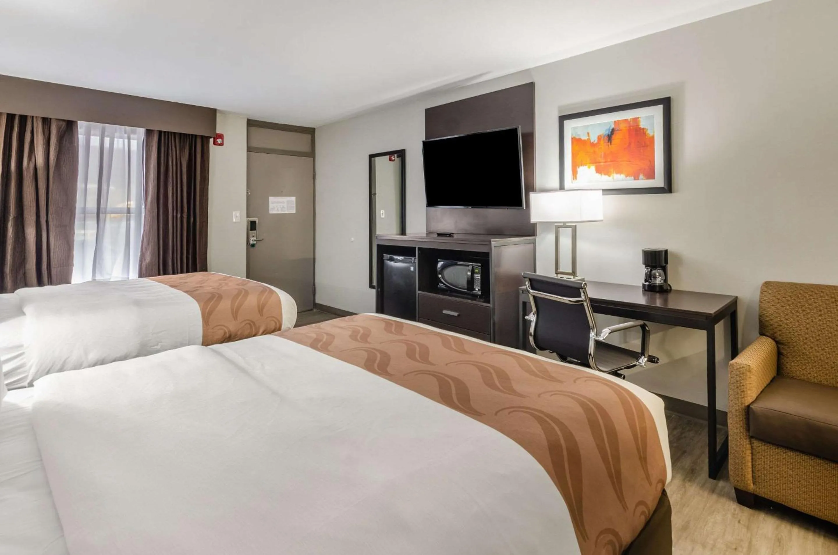 Photo of the whole room, Bed in Quality Inn Bristol Pinnacle Area