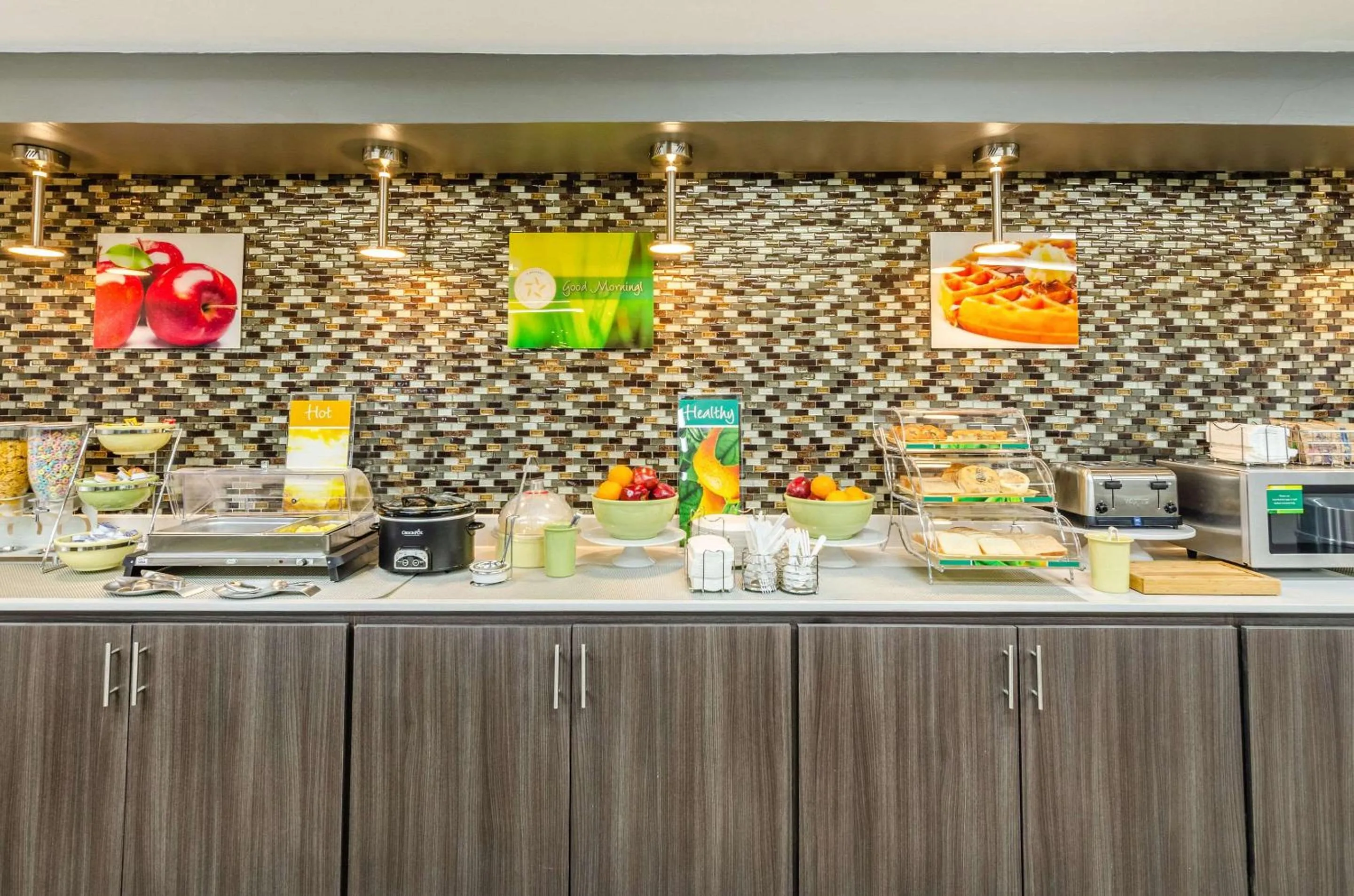 Restaurant/places to eat in Quality Inn Bristol Pinnacle Area