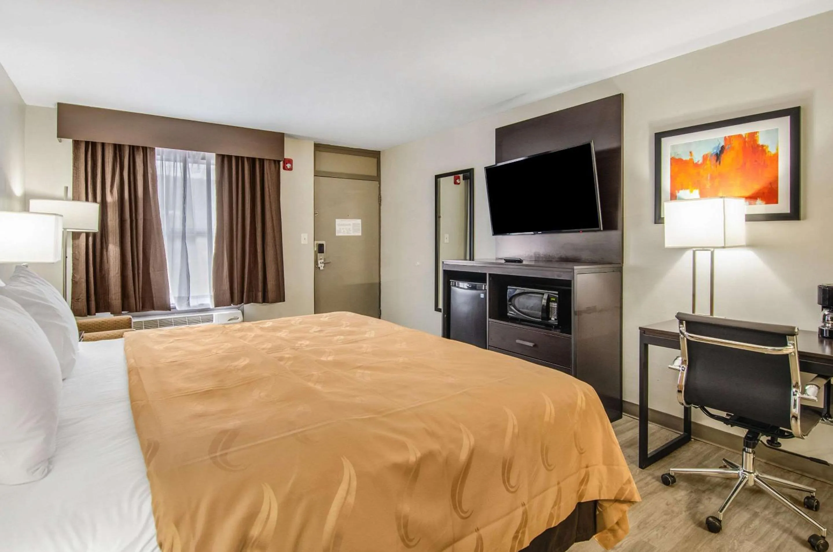 Photo of the whole room, Bed in Quality Inn Bristol Pinnacle Area