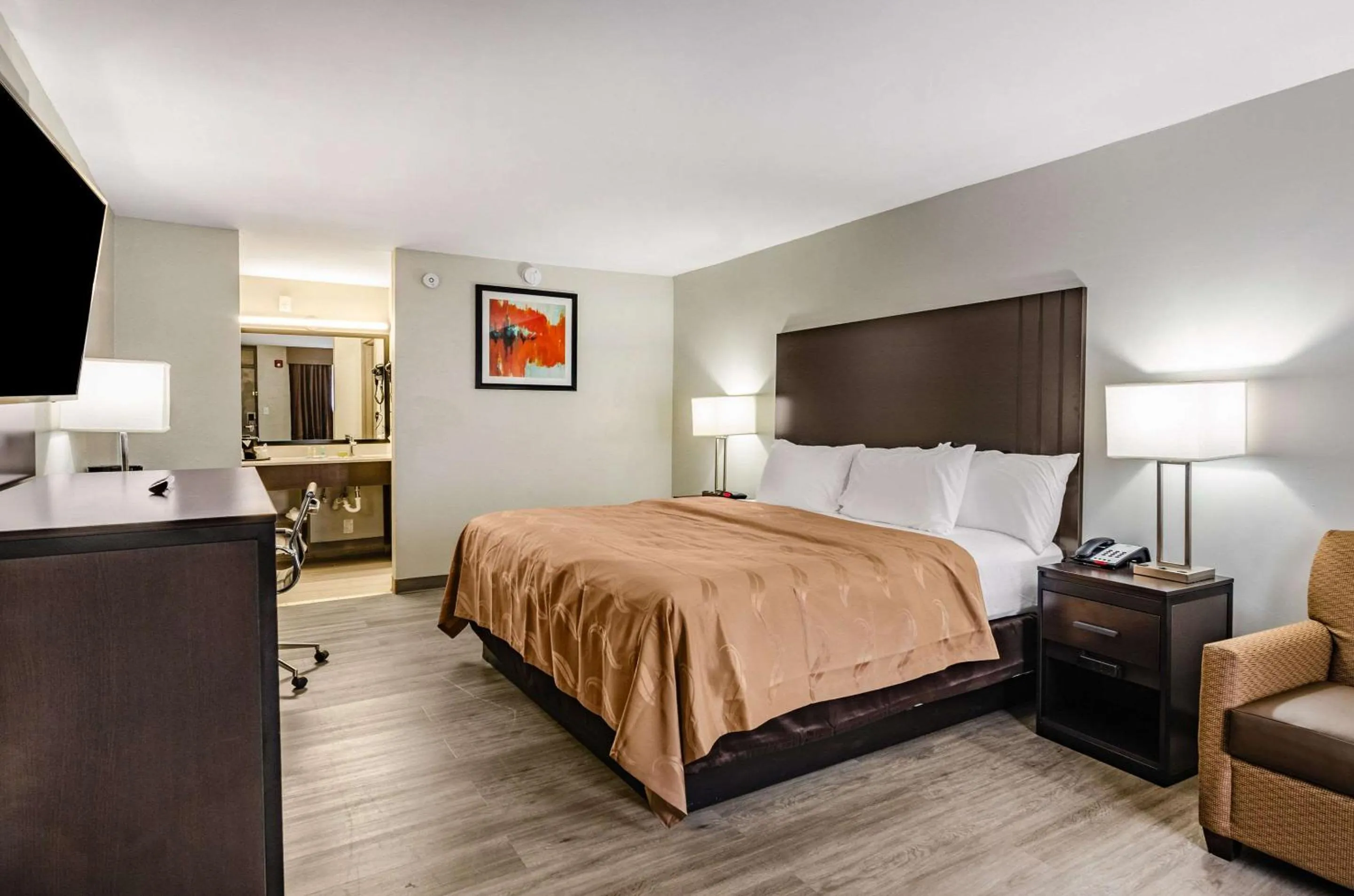 Photo of the whole room, Bed in Quality Inn Bristol Pinnacle Area