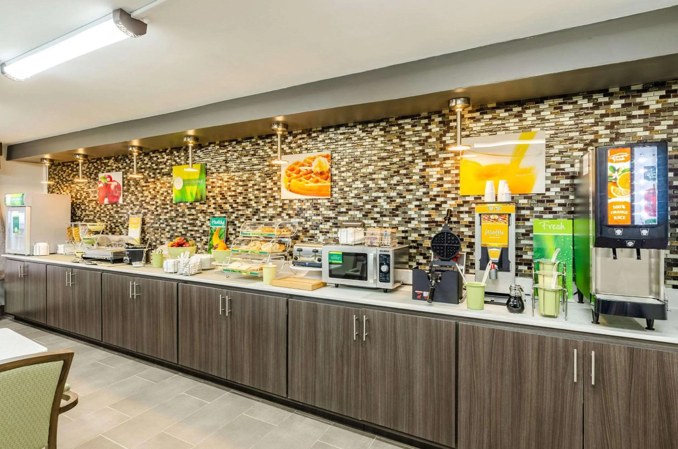 Restaurant/places to eat in Quality Inn Bristol Pinnacle Area