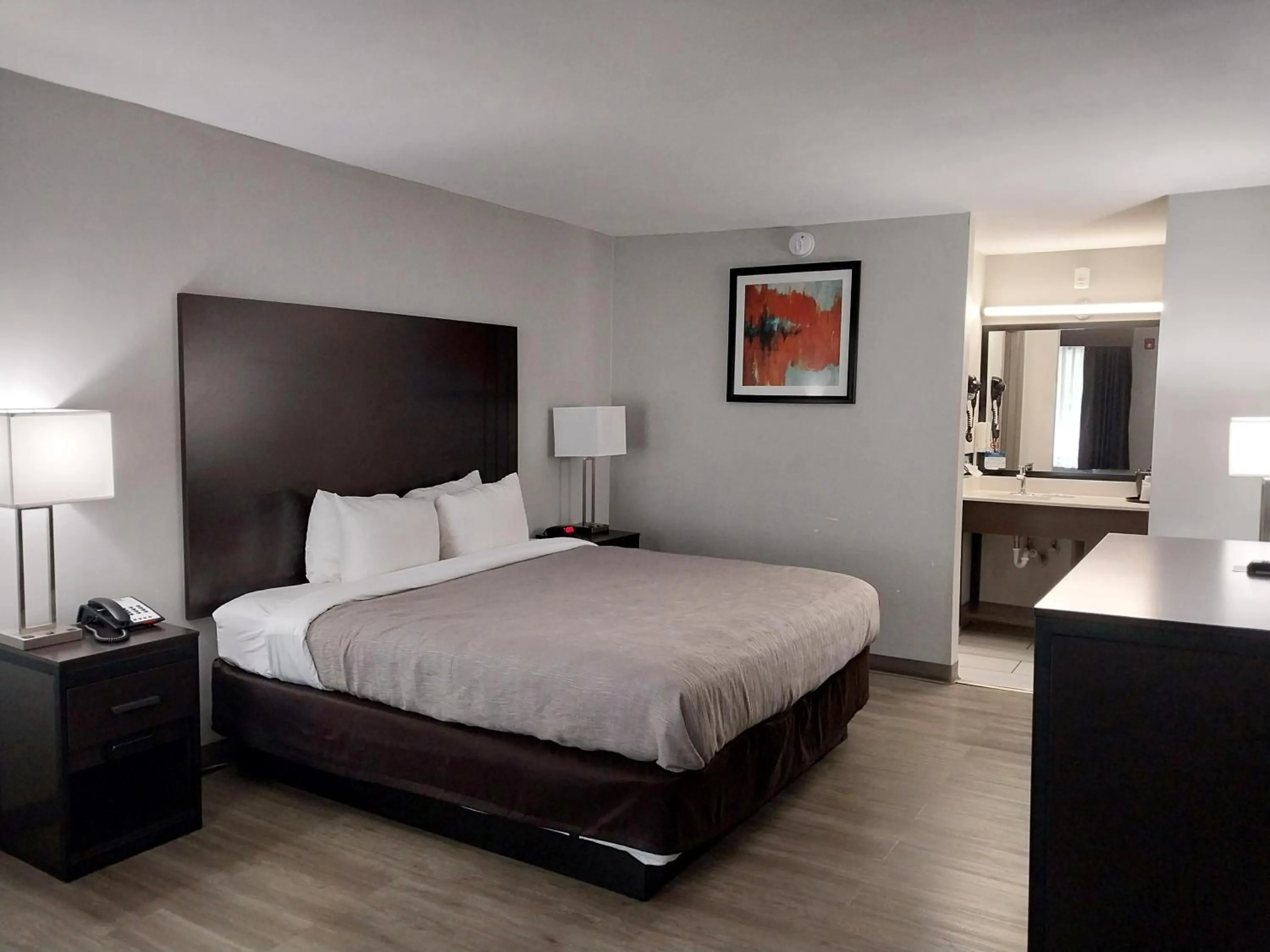 Bed in Quality Inn Bristol Pinnacle Area