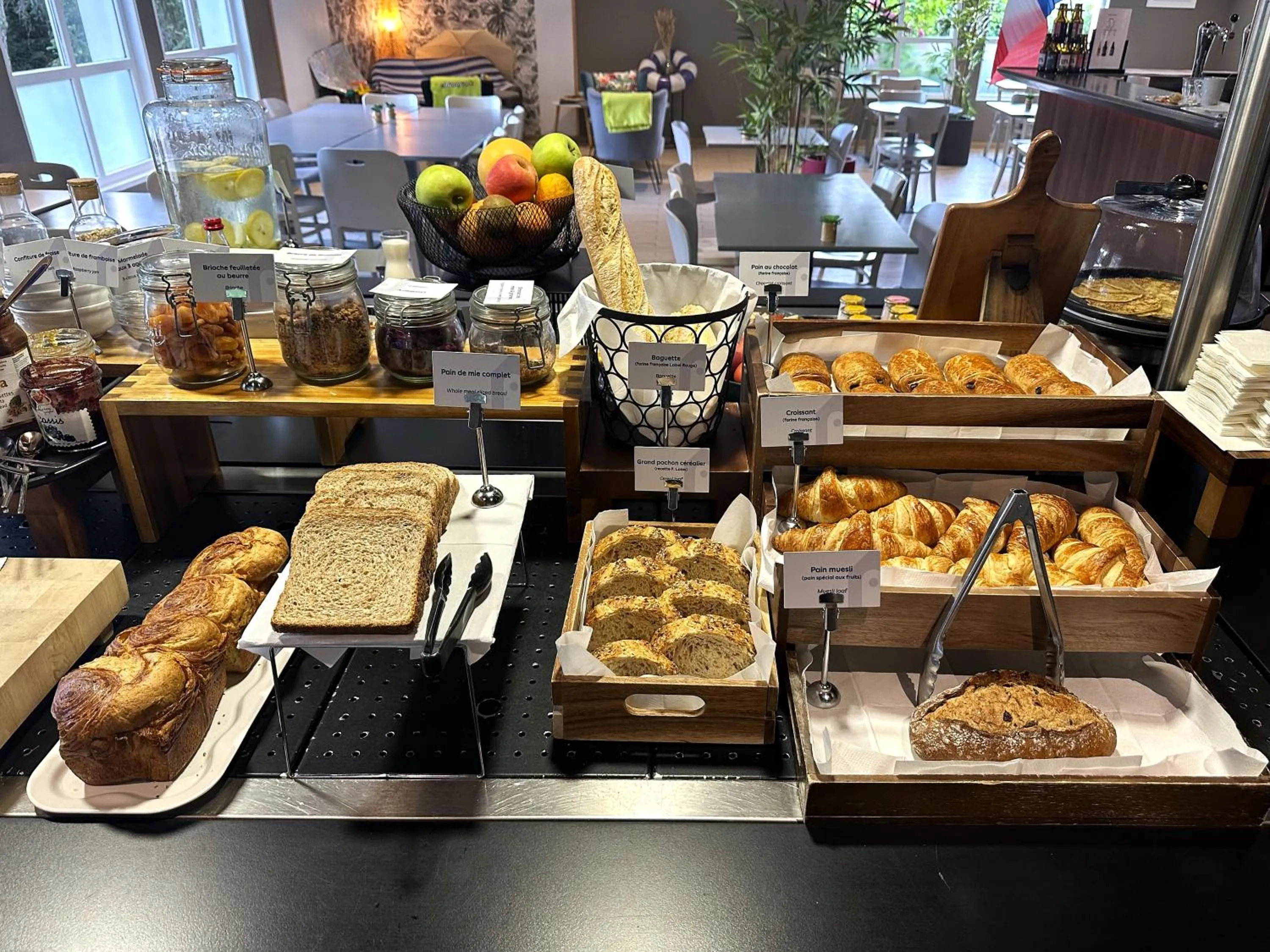 Breakfast in Campanile Hotel Chantilly