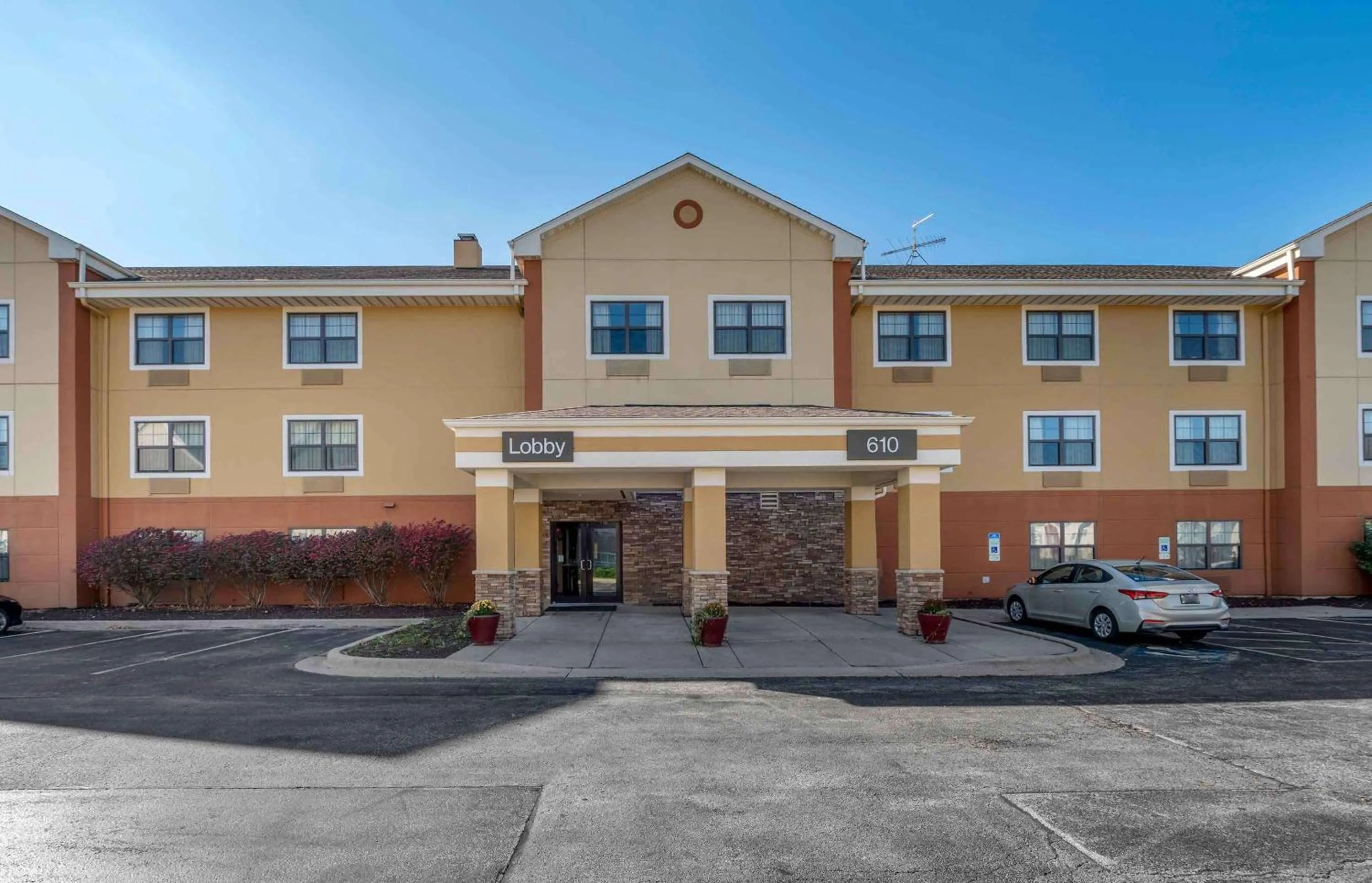 Property building in Extended Stay America Suites - Champaign - Urbana