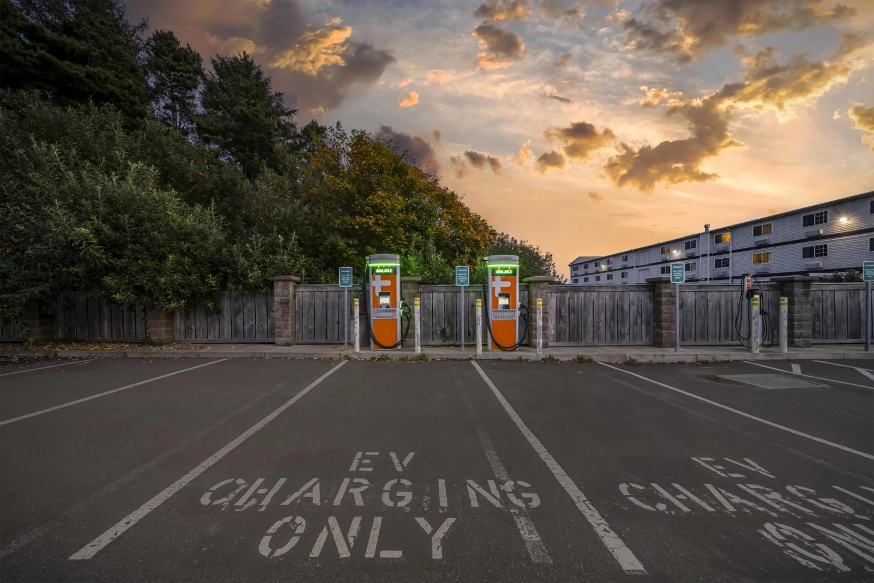 Property building in Best Western Plus Northwoods Inn