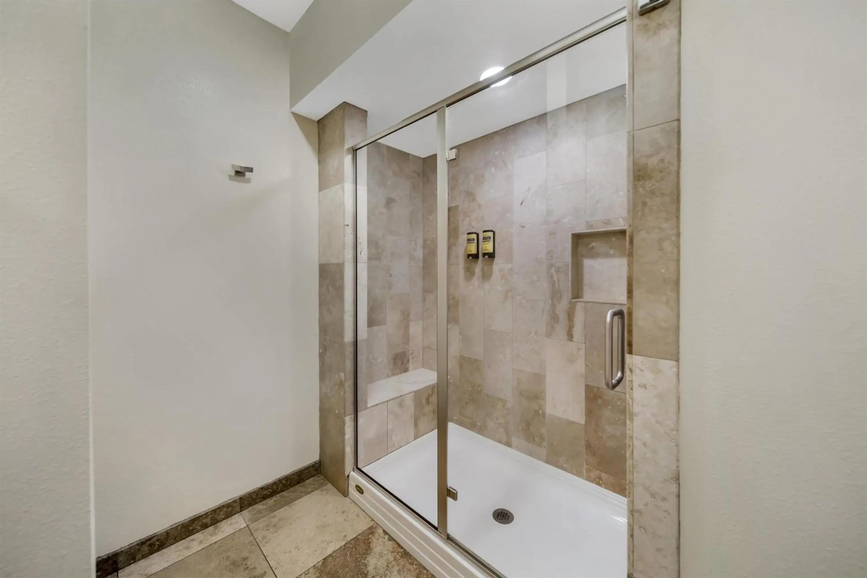 Queen Room with Two Queen Beds and City View in Best Western Plus Northwoods Inn Queen Room with Two Queen Beds and City View in Best Western Plus Northwoods Inn