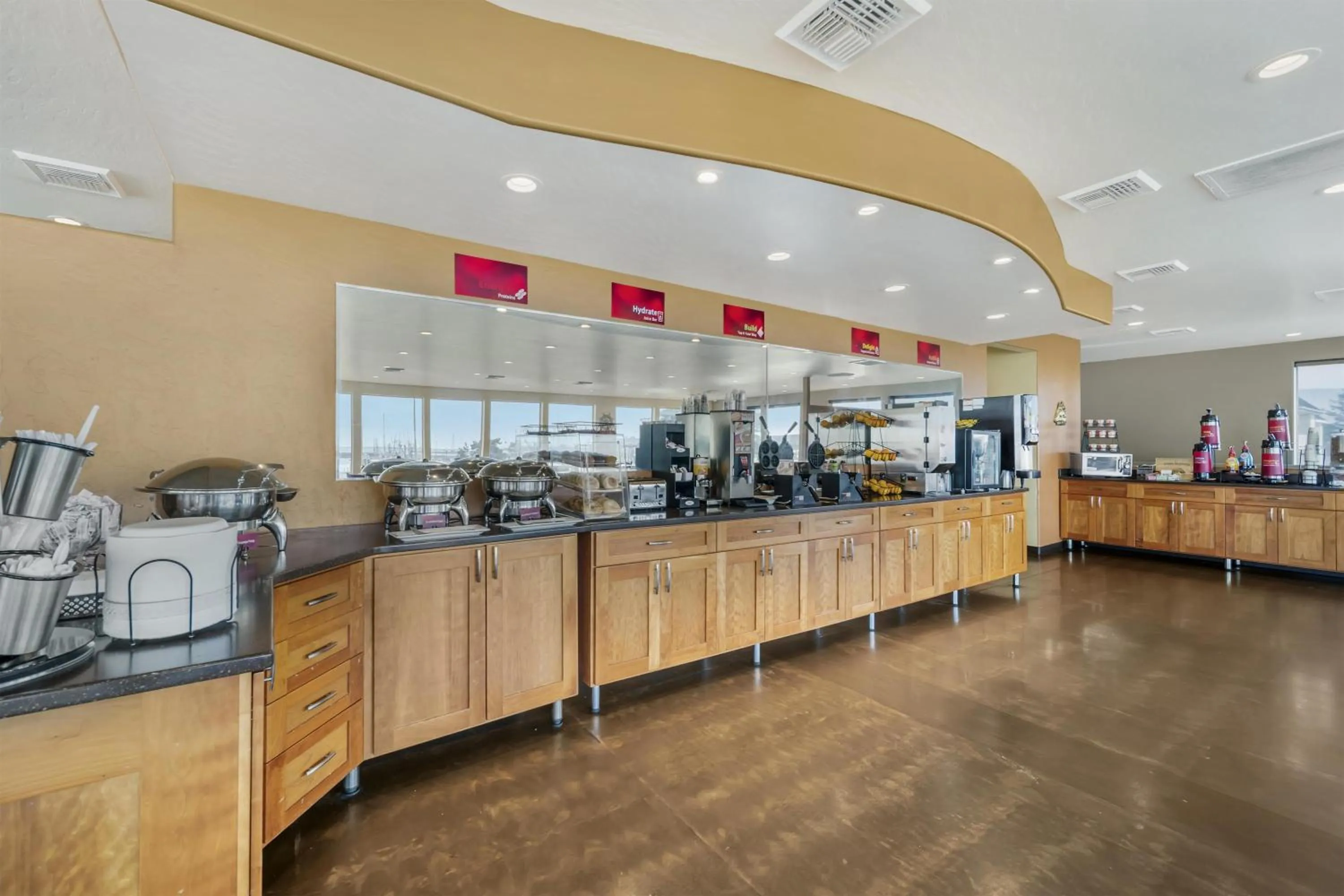 Breakfast in Best Western Plus Northwoods Inn