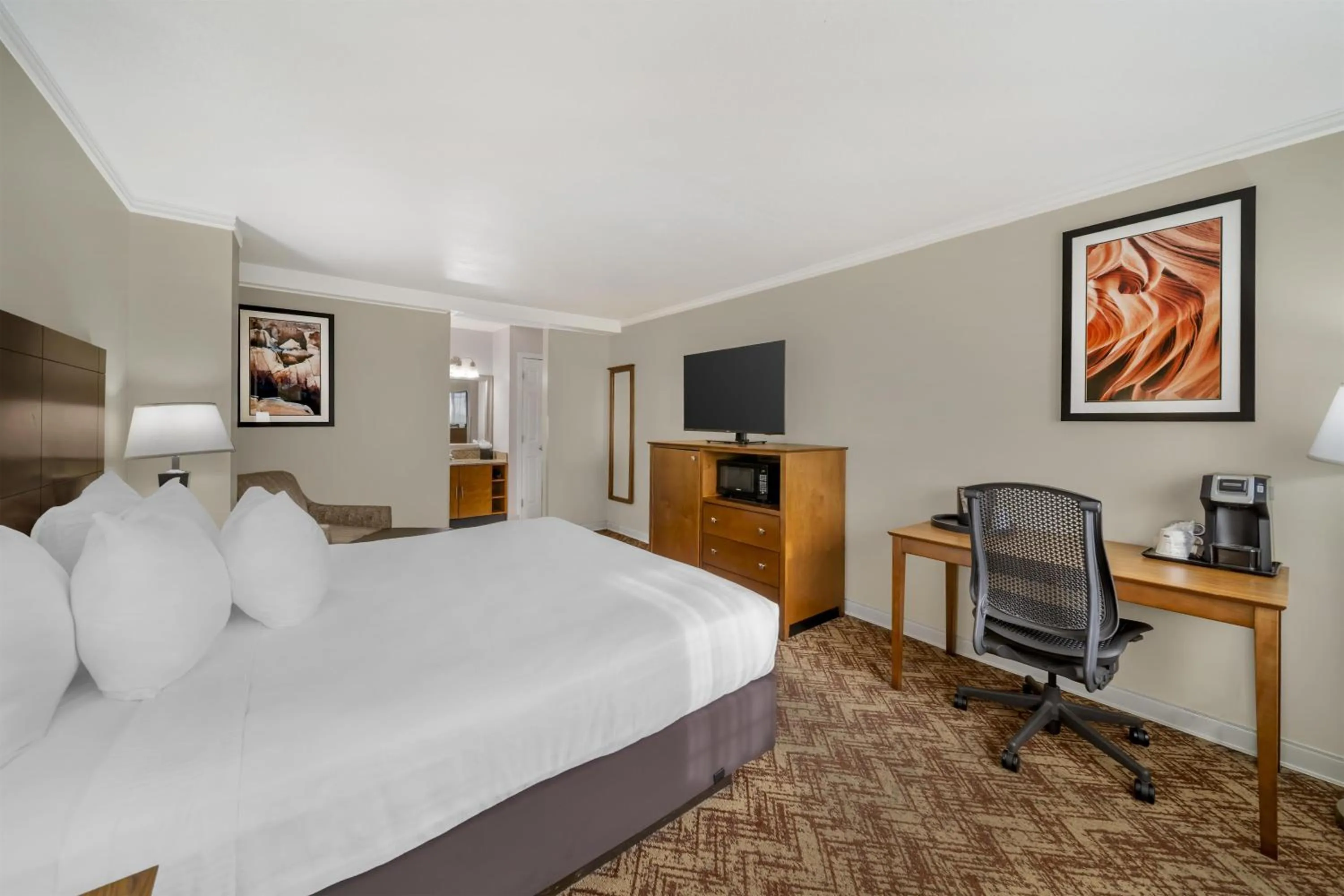 Bedroom, Bed in Best Western Plus Northwoods Inn