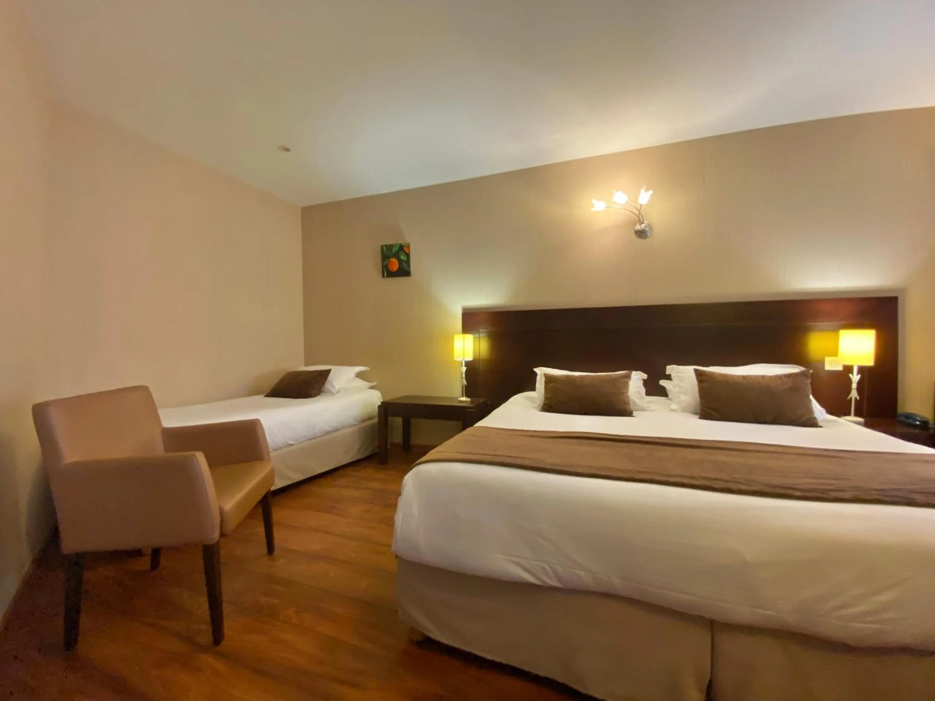 Superior Triple Room in Hôtel de la Paix, Beaune