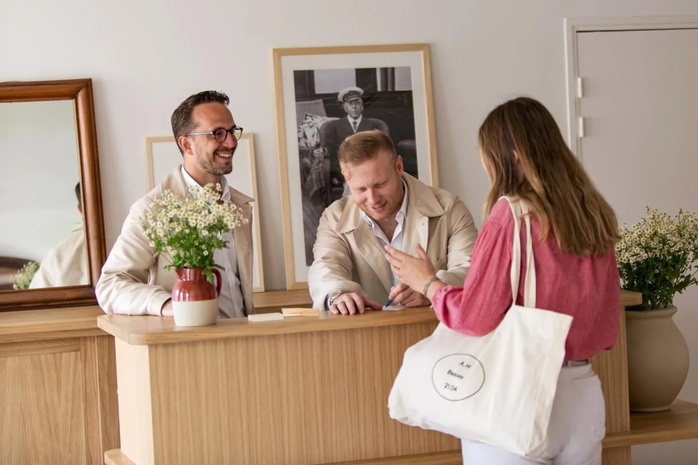 Staff in ALFRED HOTELS Beaune La Madeleine